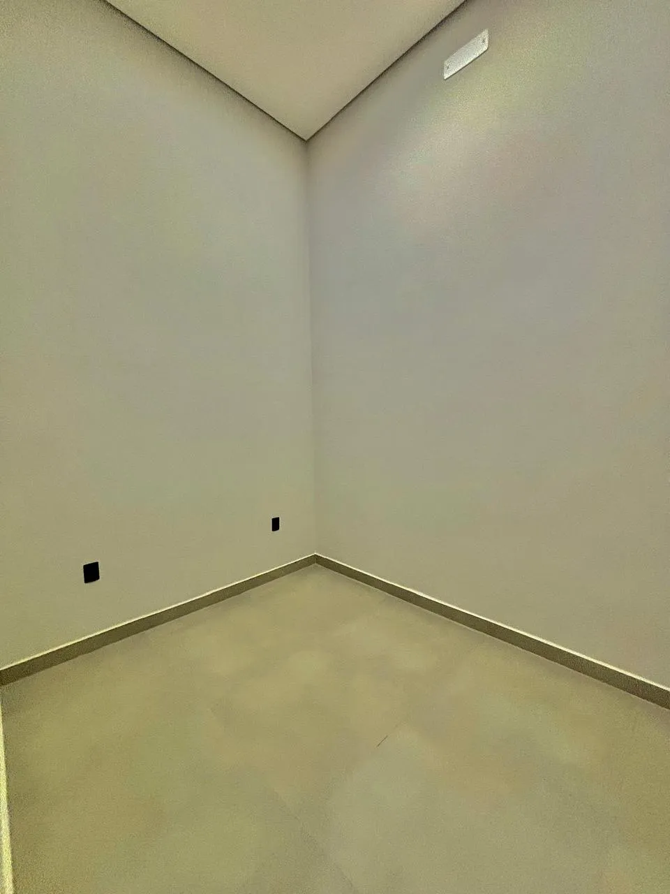 Casa Térrea à Venda com 3 dormitórios sendo 1 suíte e área gourmet com piscina, 115m² em um terreno de 151m² no Condomínio Horto Florestal Villagio em Sorocaba/SP