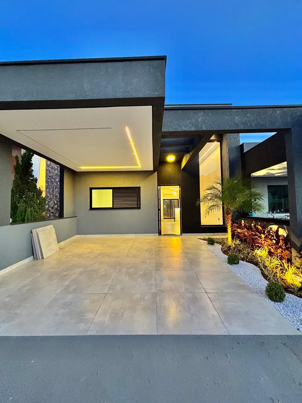 Casa Térrea à Venda com 3 dormitórios sendo 1 suíte e área gourmet com piscina, 115m² em um terreno de 151m² no Condomínio Horto Florestal Villagio em Sorocaba/SP