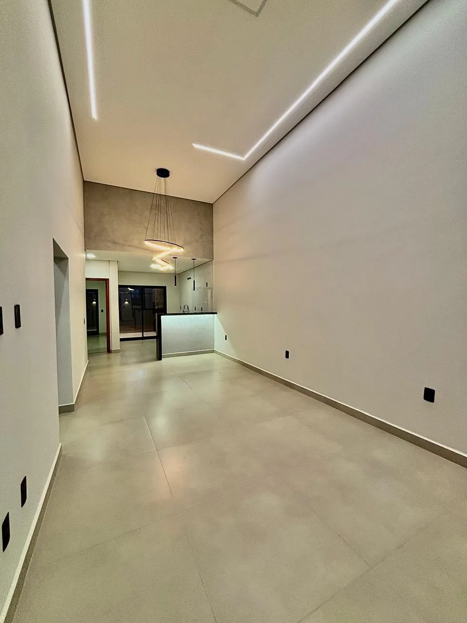 Casa Térrea à Venda com 3 dormitórios sendo 1 suíte e área gourmet com piscina, 115m² em um terreno de 151m² no Condomínio Horto Florestal Villagio em Sorocaba/SP