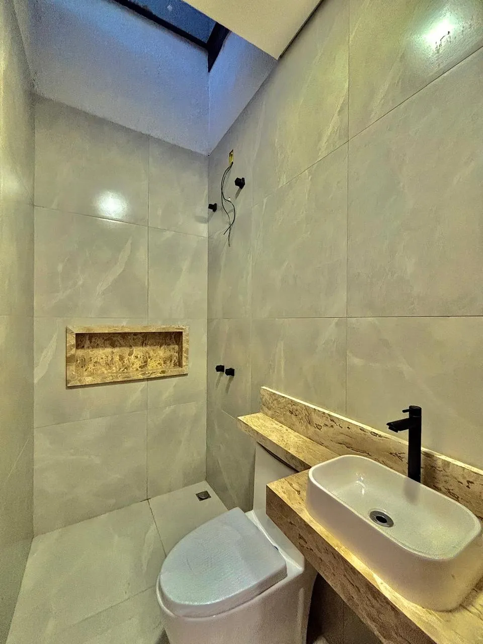 Casa Térrea à Venda com 3 dormitórios sendo 1 suíte e área gourmet com piscina, 115m² em um terreno de 151m² no Condomínio Horto Florestal Villagio em Sorocaba/SP