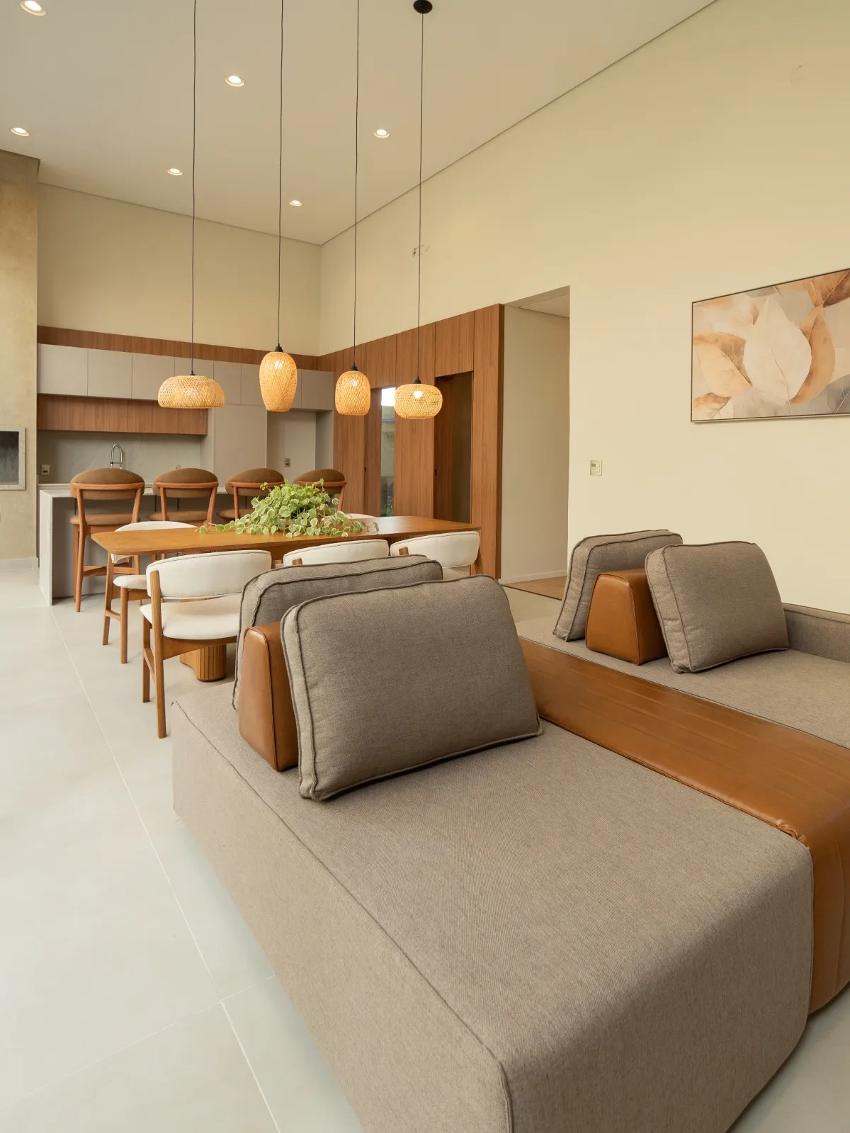 Casa à Venda com 3 suítes sendo 1 master e área gourmet com piscina, 205m² em um terreno de 312m² no Condomínio Belvedere 1 em Votorantim/SP
