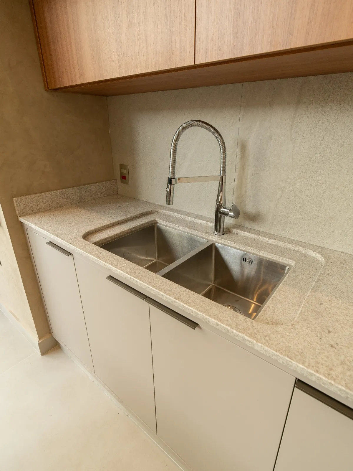Casa à Venda com 3 suítes sendo 1 master e área gourmet com piscina, 205m² em um terreno de 312m² no Condomínio Belvedere 1 em Votorantim/SP