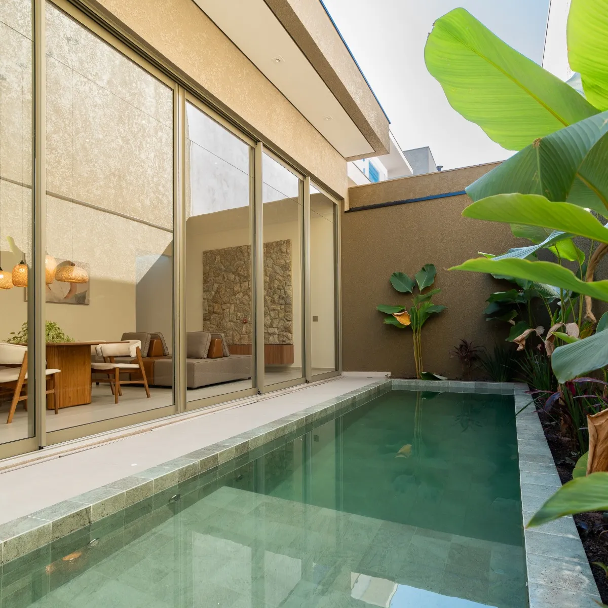 Casa à Venda com 3 suítes sendo 1 master e área gourmet com piscina, 205m² em um terreno de 312m² no Condomínio Belvedere 1 em Votorantim/SP
