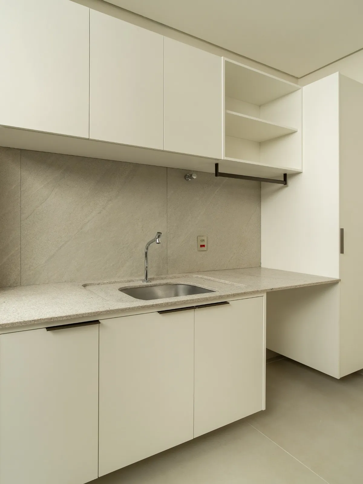 Casa à Venda com 3 suítes sendo 1 master e área gourmet com piscina, 205m² em um terreno de 312m² no Condomínio Belvedere 1 em Votorantim/SP