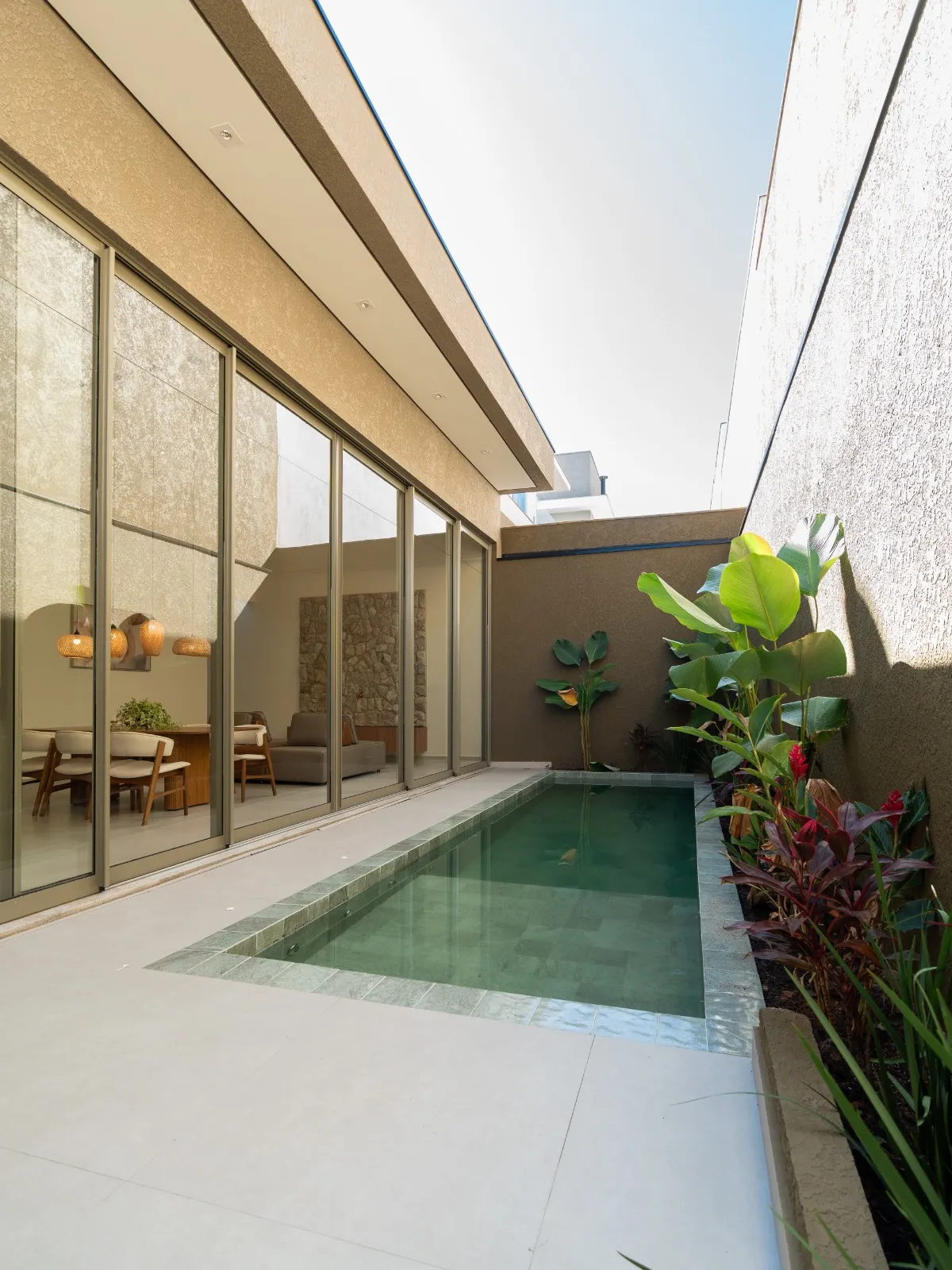 Casa à Venda com 3 suítes sendo 1 master e área gourmet com piscina, 205m² em um terreno de 312m² no Condomínio Belvedere 1 em Votorantim/SP