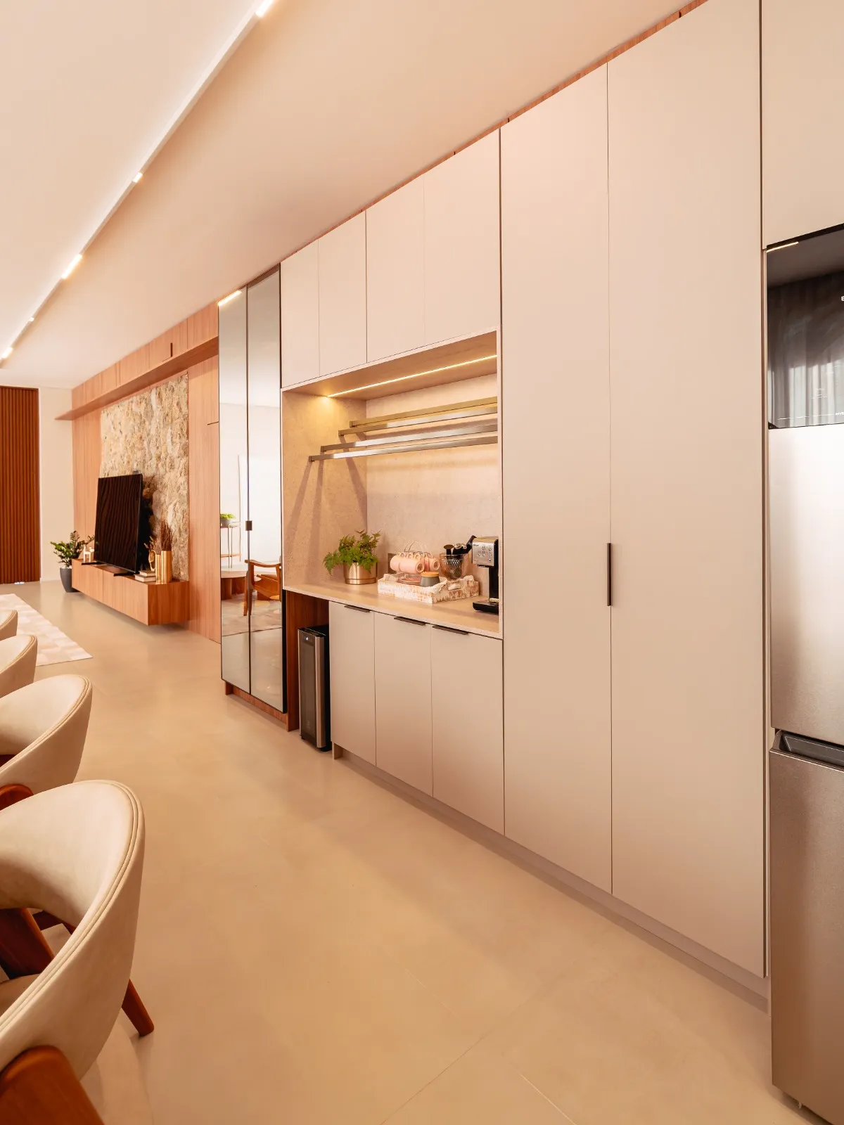 Casa de Alto Padrão à Venda com 3 ampla suítes sendo 1 master, área gourmet com piscina, 375m² em um terreno de 1000m² no Condomínio Fazenda Jequitibá em Sorocaba/SP
