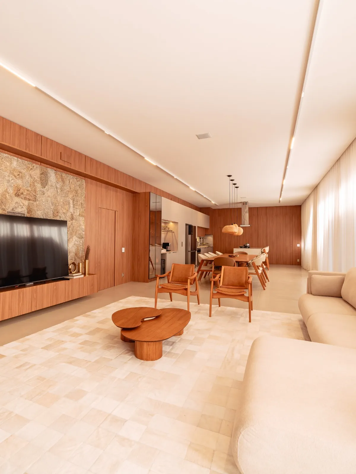 Casa de Alto Padrão à Venda com 3 ampla suítes sendo 1 master, área gourmet com piscina, 375m² em um terreno de 1000m² no Condomínio Fazenda Jequitibá em Sorocaba/SP