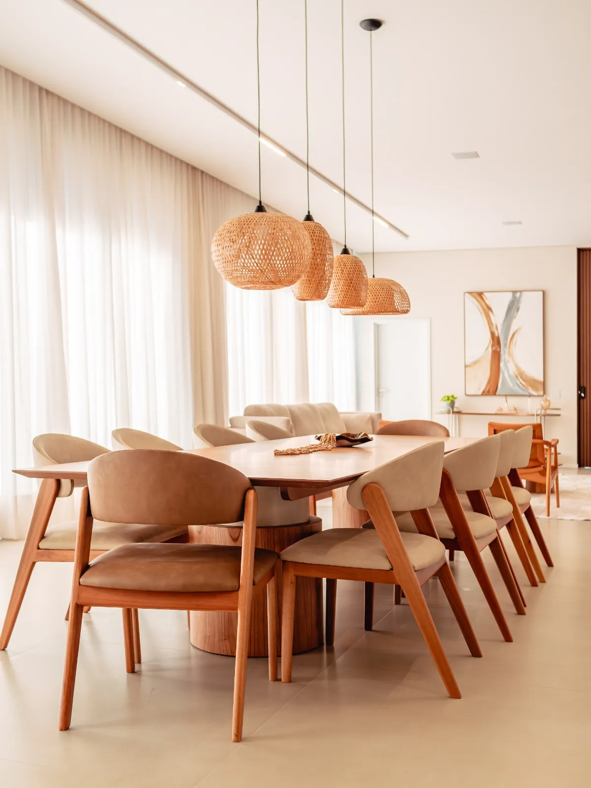 Casa de Alto Padrão à Venda com 3 ampla suítes sendo 1 master, área gourmet com piscina, 375m² em um terreno de 1000m² no Condomínio Fazenda Jequitibá em Sorocaba/SP