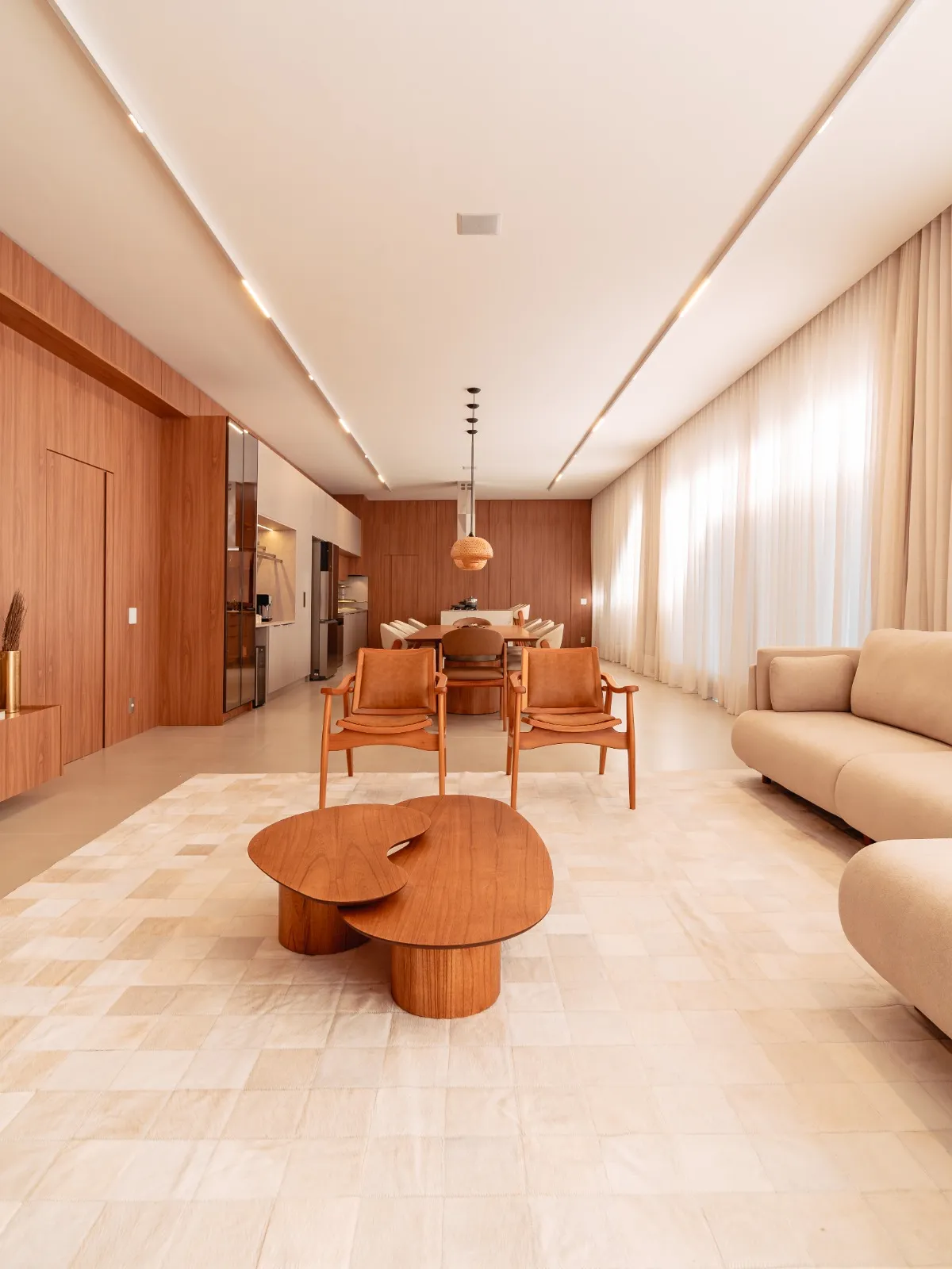 Casa de Alto Padrão à Venda com 3 ampla suítes sendo 1 master, área gourmet com piscina, 375m² em um terreno de 1000m² no Condomínio Fazenda Jequitibá em Sorocaba/SP