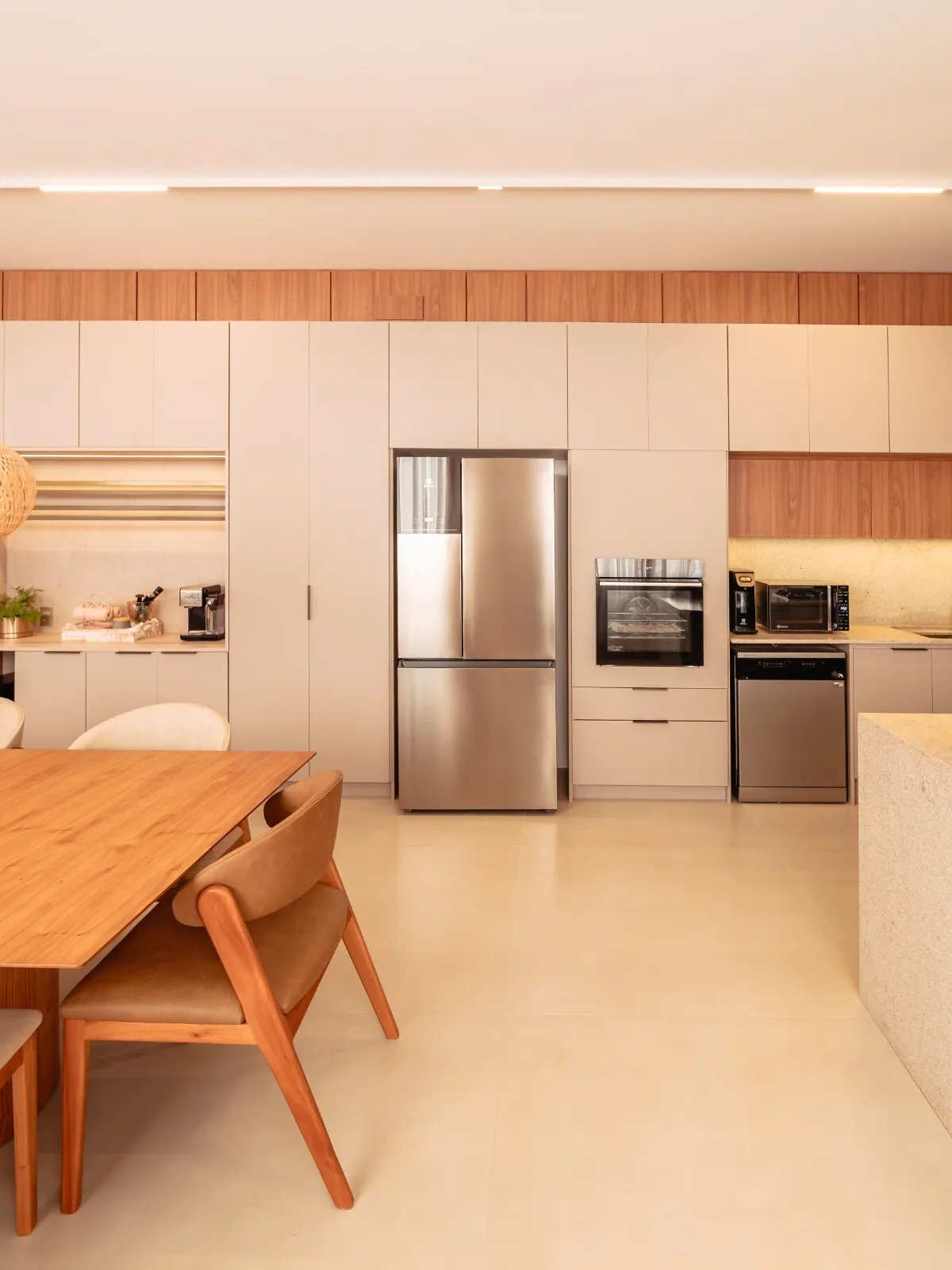 Casa de Alto Padrão à Venda com 3 ampla suítes sendo 1 master, área gourmet com piscina, 375m² em um terreno de 1000m² no Condomínio Fazenda Jequitibá em Sorocaba/SP