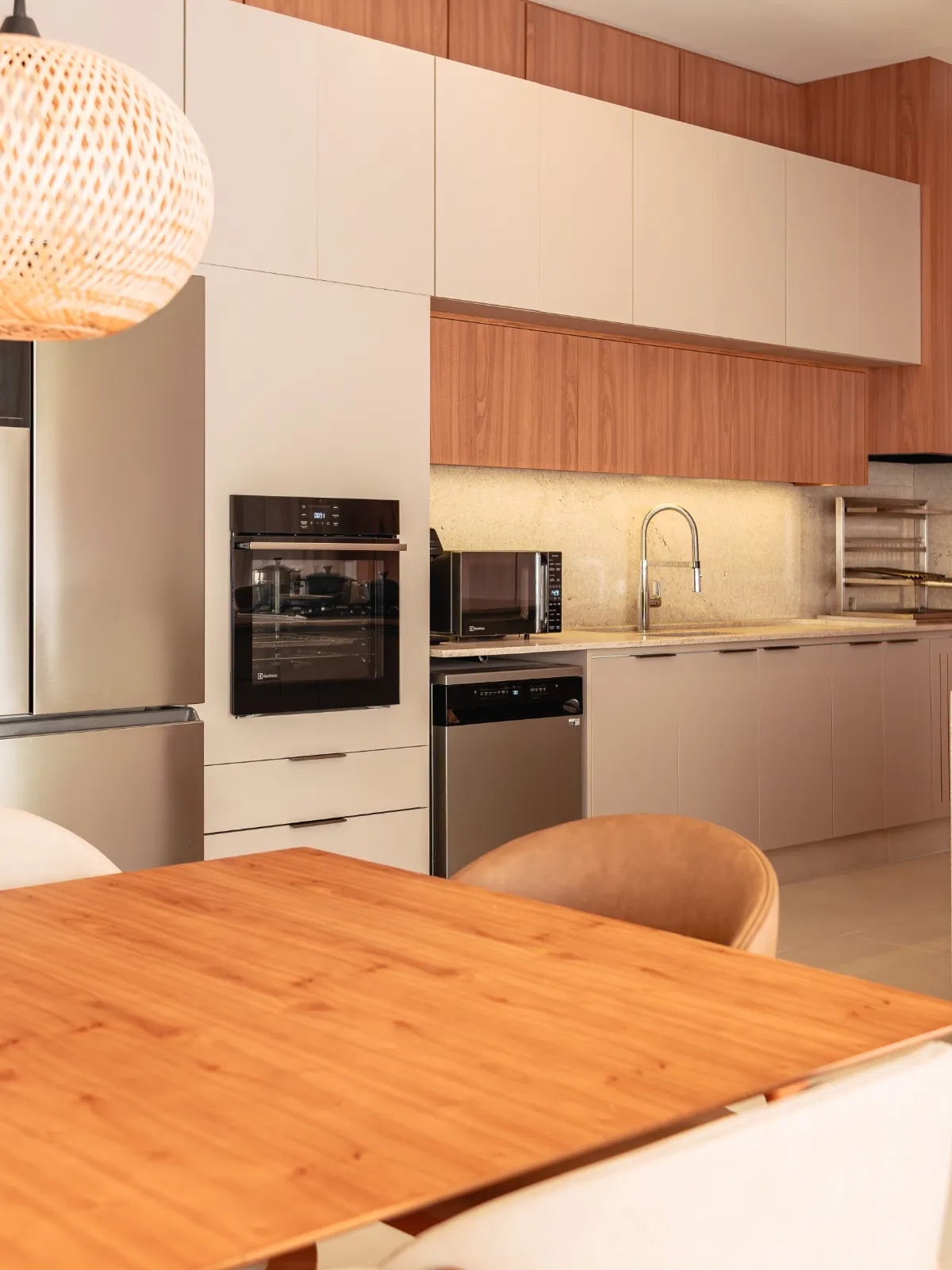 Casa de Alto Padrão à Venda com 3 ampla suítes sendo 1 master, área gourmet com piscina, 375m² em um terreno de 1000m² no Condomínio Fazenda Jequitibá em Sorocaba/SP