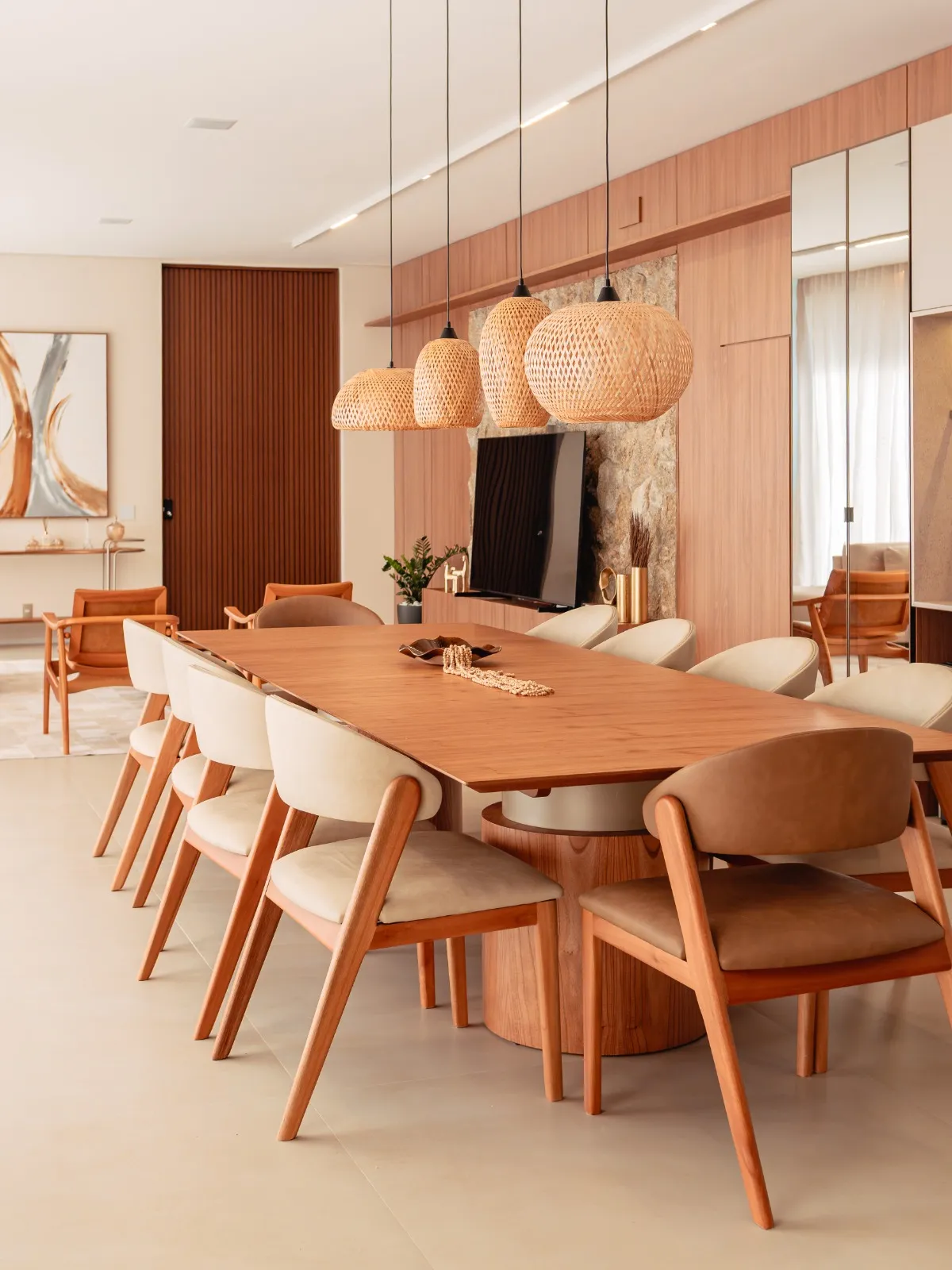 Casa de Alto Padrão à Venda com 3 ampla suítes sendo 1 master, área gourmet com piscina, 375m² em um terreno de 1000m² no Condomínio Fazenda Jequitibá em Sorocaba/SP