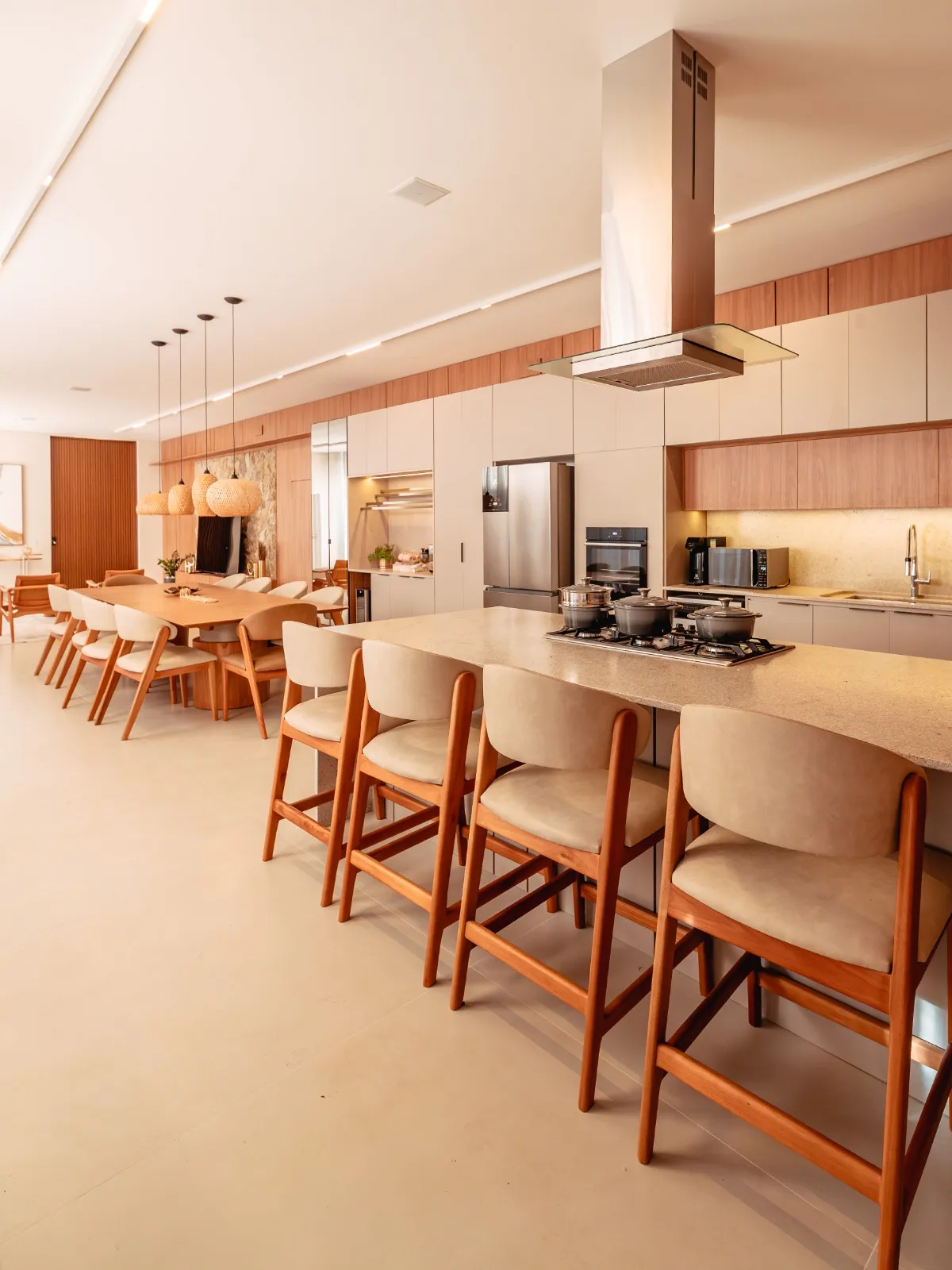 Casa de Alto Padrão à Venda com 3 ampla suítes sendo 1 master, área gourmet com piscina, 375m² em um terreno de 1000m² no Condomínio Fazenda Jequitibá em Sorocaba/SP