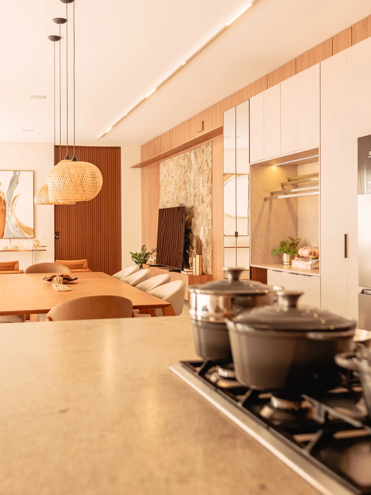 Casa de Alto Padrão à Venda com 3 ampla suítes sendo 1 master, área gourmet com piscina, 375m² em um terreno de 1000m² no Condomínio Fazenda Jequitibá em Sorocaba/SP