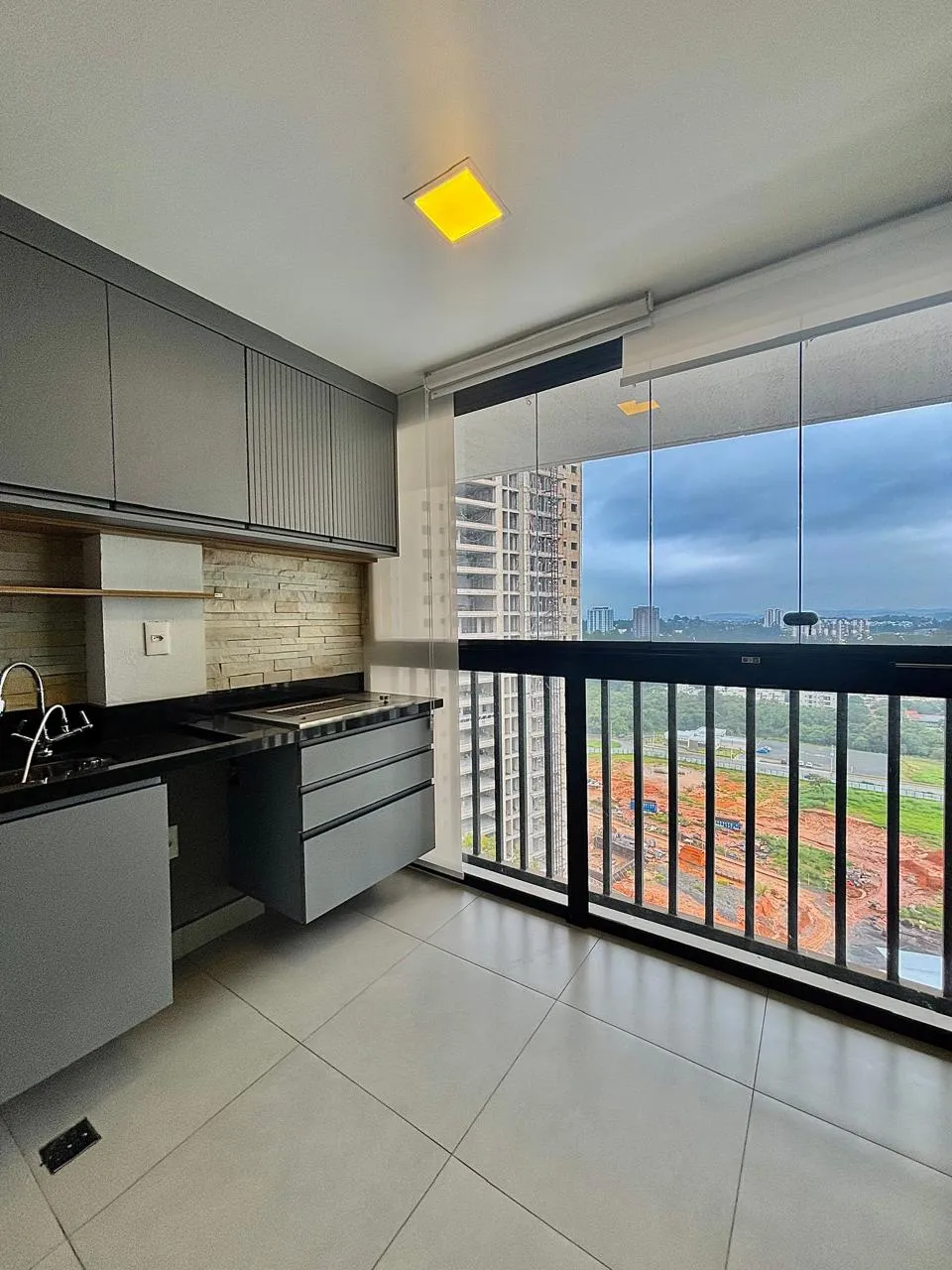 Apartamento Mobiliado à Venda com 2 dormitórios sendo 1 suíte e varanda gourmet, 77m² no Condomínio JK Boa Vista em Sorocaba/SP