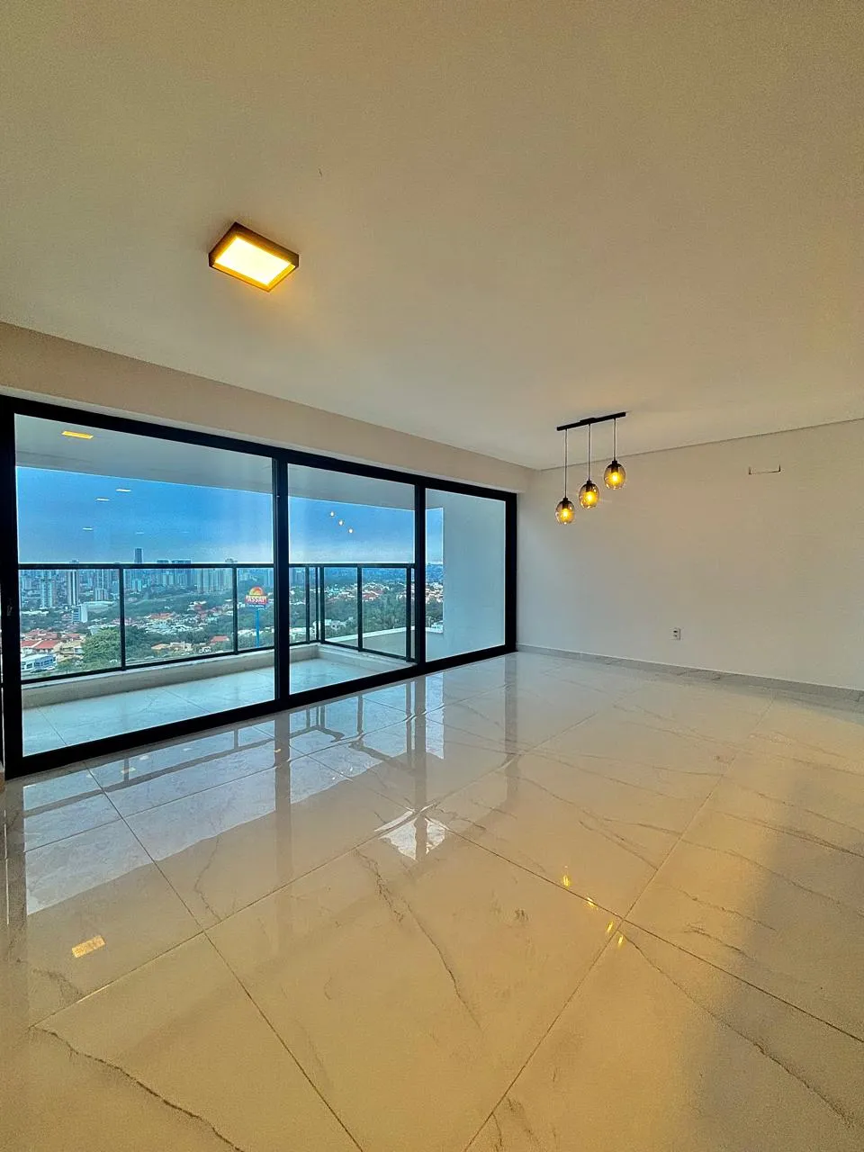 Apartamento à Venda com 3 suítes, modulados e ampla área gourmet com churrasqueira e vista incrível, 104m² no Condomínio Best View Campolim em Sorocaba/SP