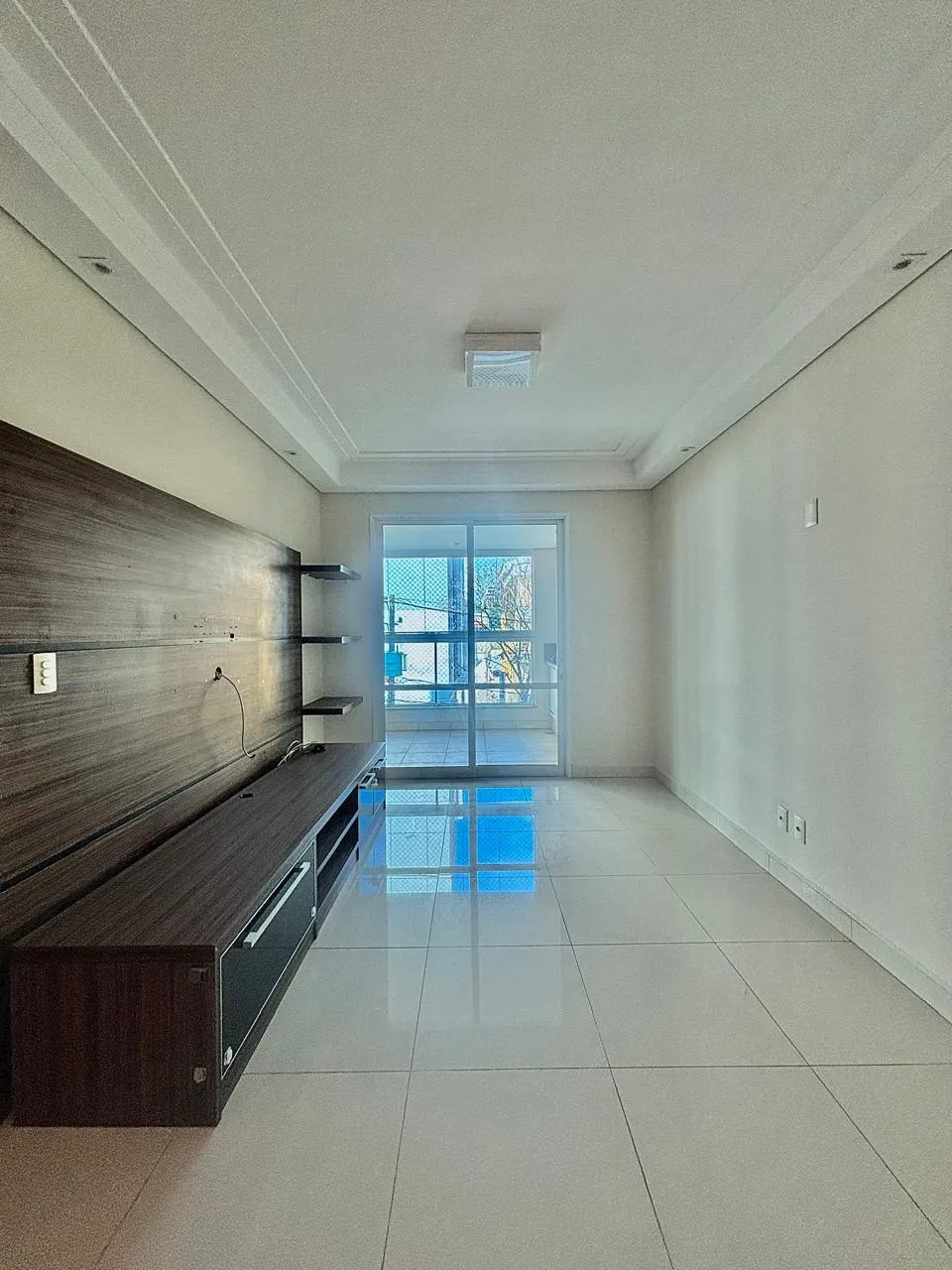 Apartamento Mobiliado para Locação com 3 suítes e ampla área social com varanda gourmet, 136m² no Condomínio Edifício Montanhan em Sorocaba/SP