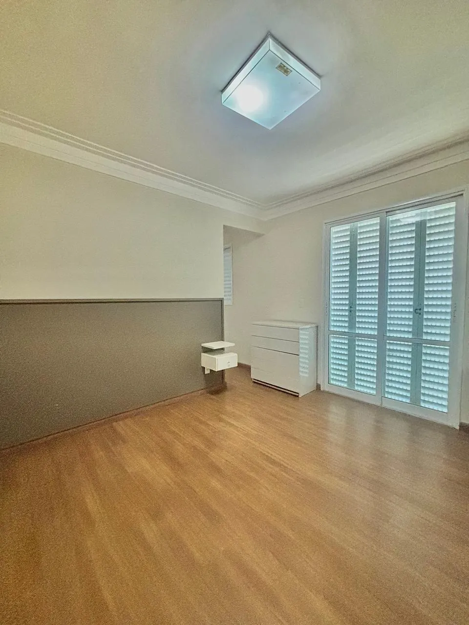 Apartamento Mobiliado para Locação com 3 suítes e ampla área social com varanda gourmet, 136m² no Condomínio Edifício Montanhan em Sorocaba/SP