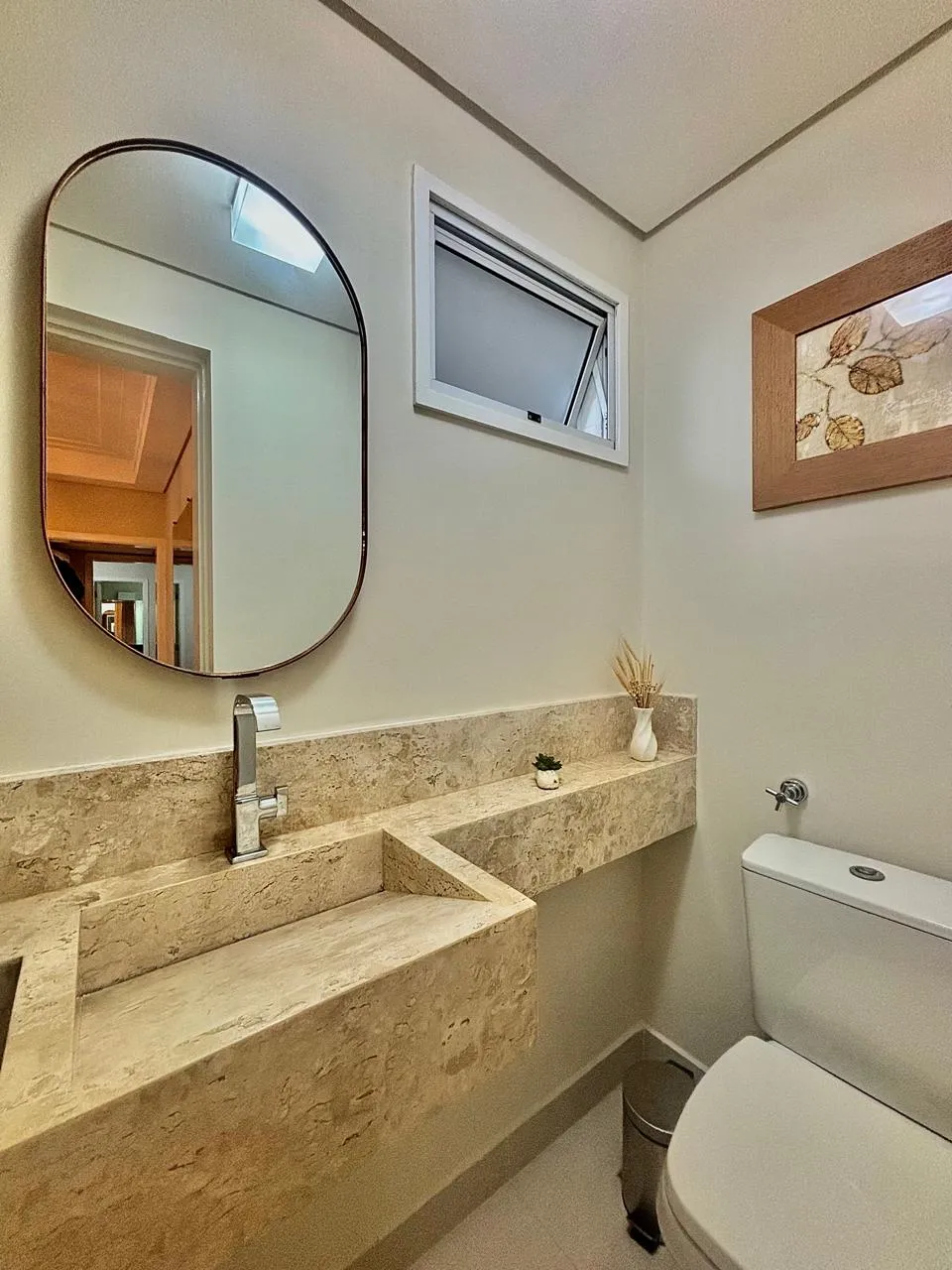 Apartamento Mobiliado para Locação com 3 suítes e ampla área social com varanda gourmet, 136m² no Condomínio Edifício Montanhan em Sorocaba/SP