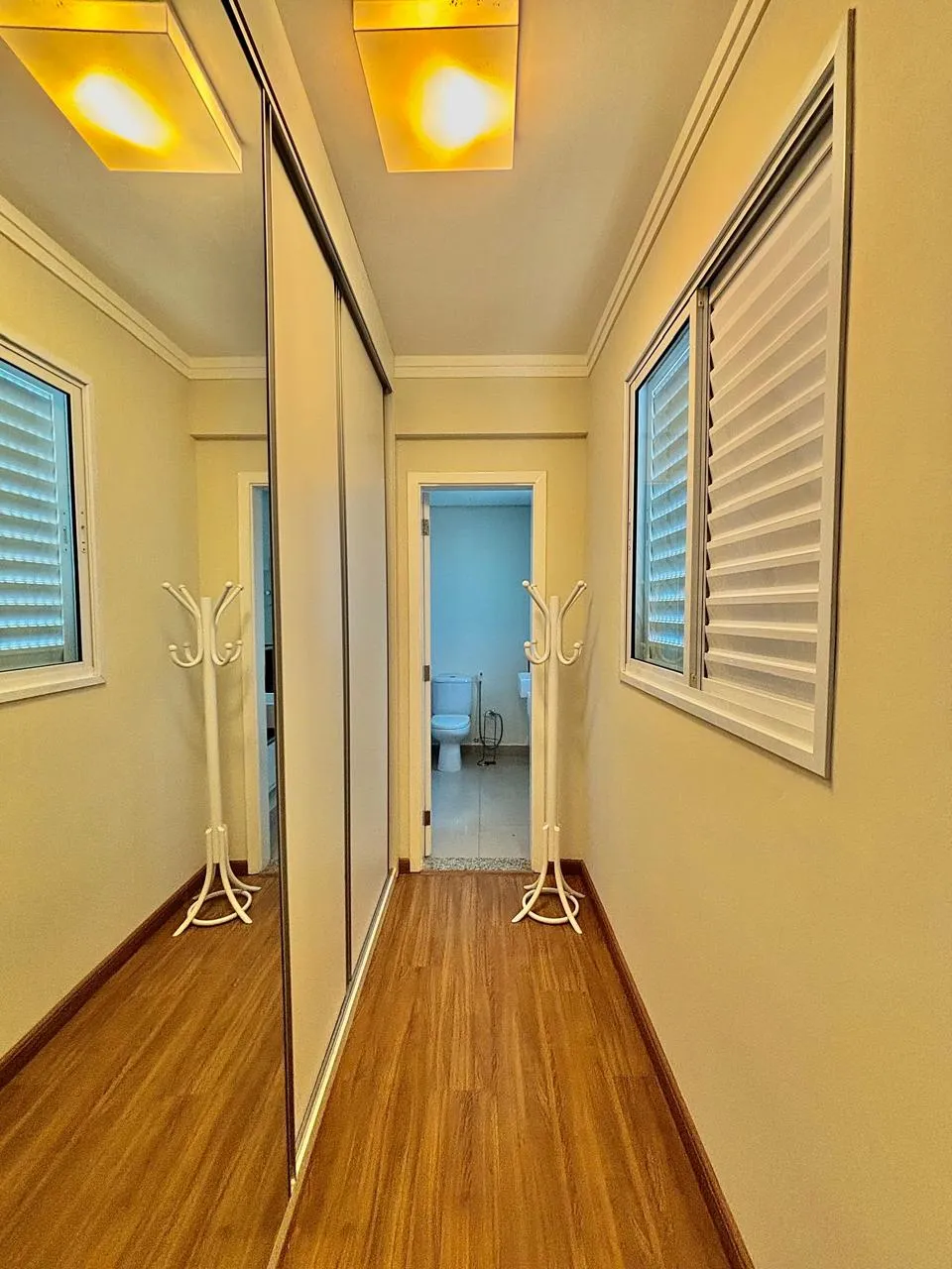 Apartamento Mobiliado para Locação com 3 suítes e ampla área social com varanda gourmet, 136m² no Condomínio Edifício Montanhan em Sorocaba/SP