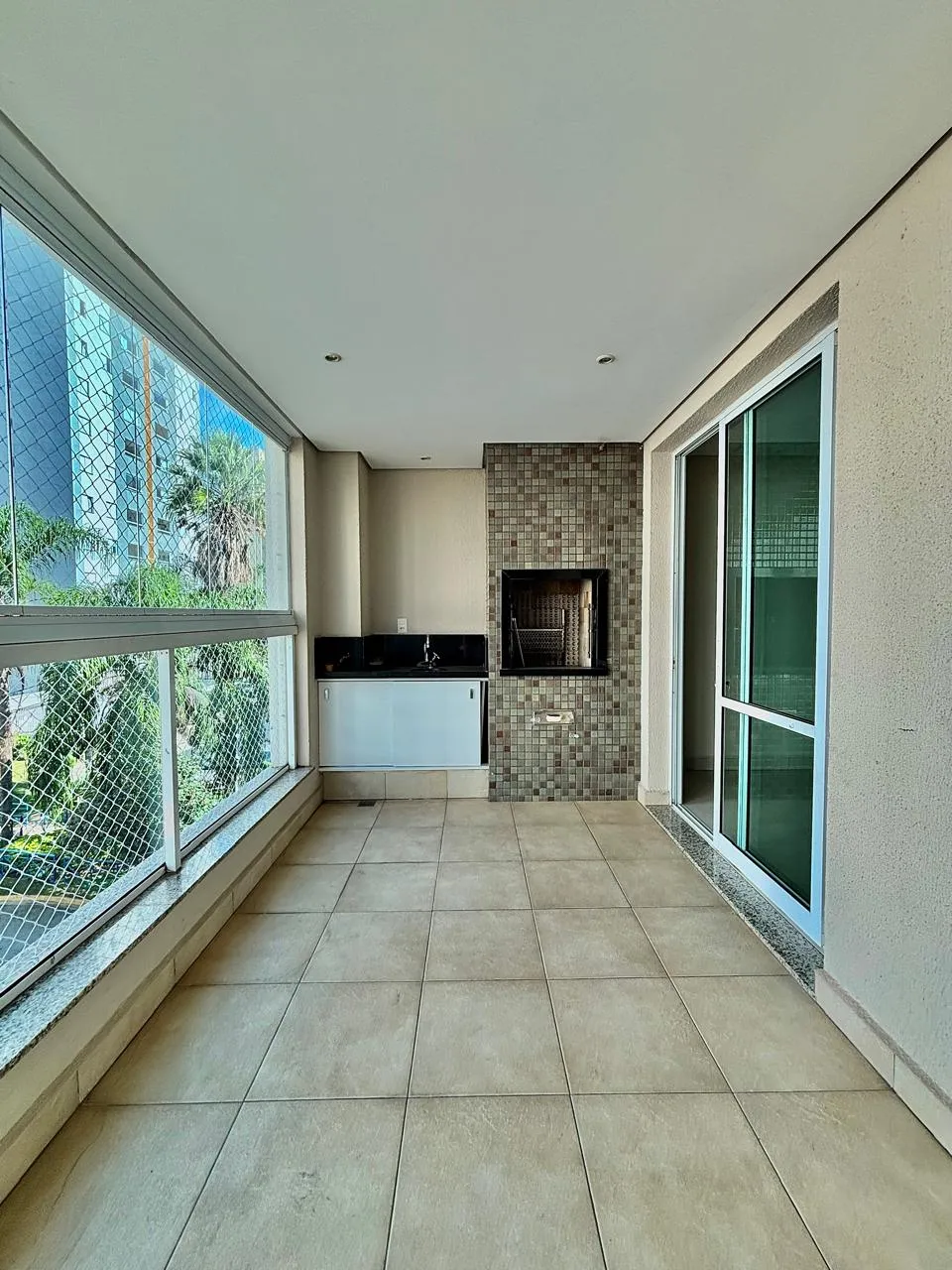 Apartamento Mobiliado para Locação com 3 suítes e ampla área social com varanda gourmet, 136m² no Condomínio Edifício Montanhan em Sorocaba/SP