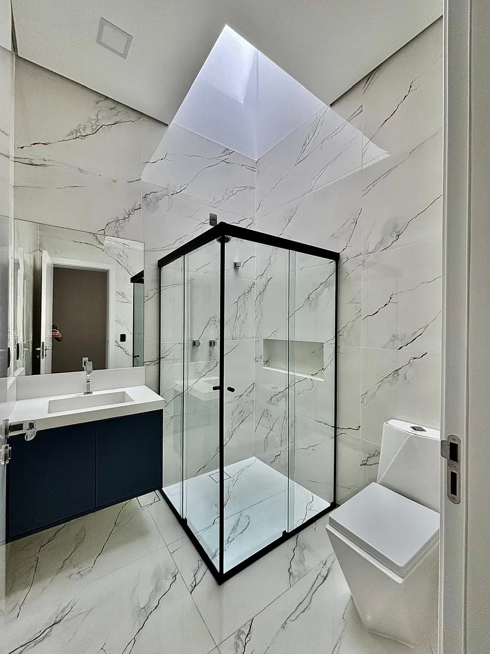 Casa Mobiliada à Venda com 3 suítes, escritório e área gourmet com piscina, 239m² em um terreno de 450m² no Alphaville Nova Esplanada 4 em Votorantim/SP