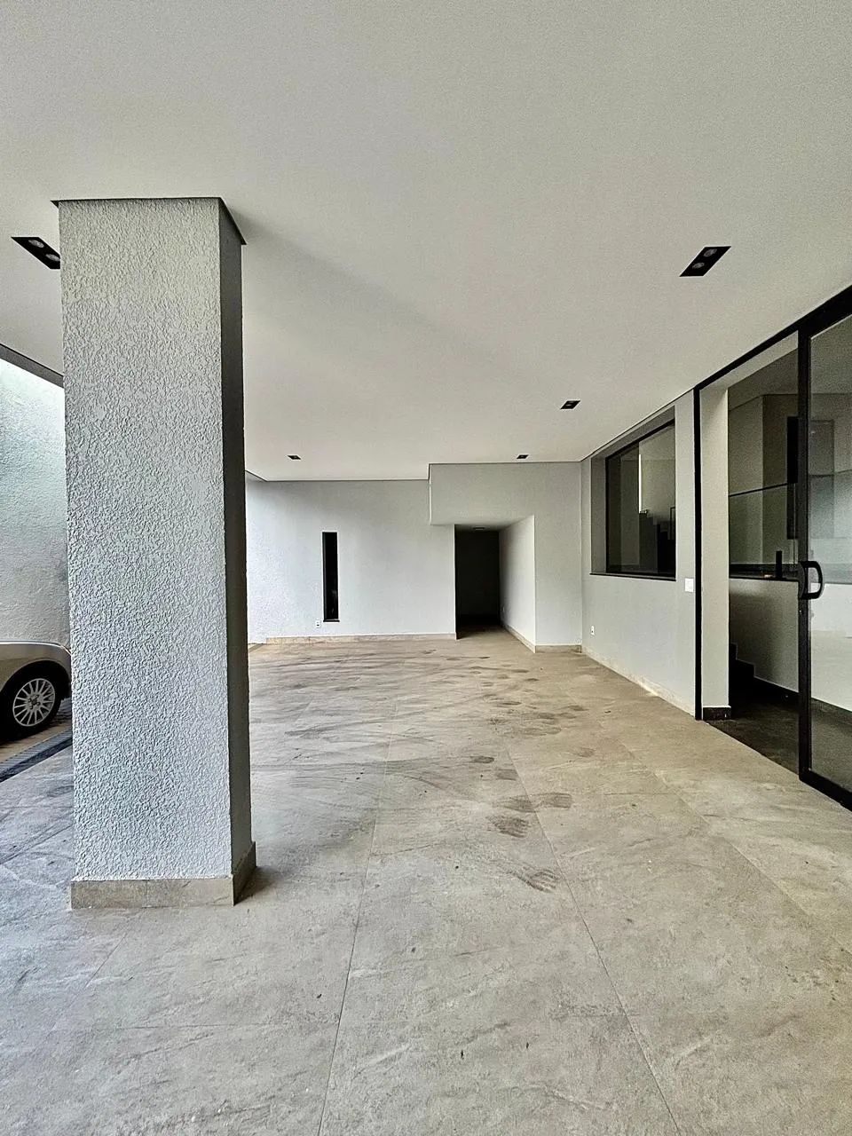 Casa Térrea à Venda com 5 suítes, área gourmet com piscina e amplo gramado, 630m² em um terreno de 1.000m² no Condomínio Fazenda Imperial em Sorocaba/SP