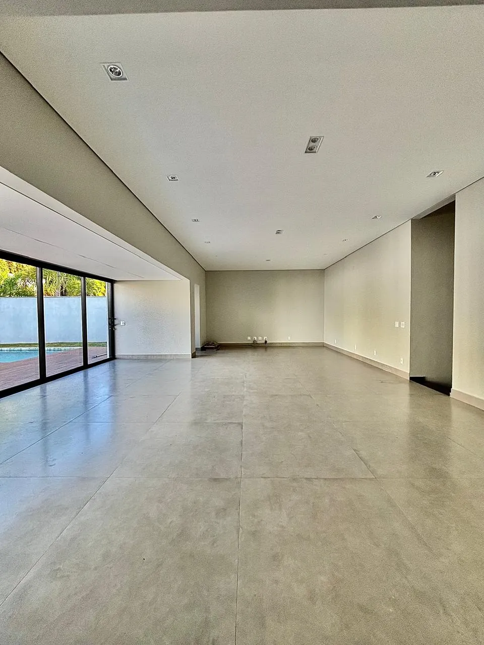 Casa Térrea à Venda com 5 suítes, área gourmet com piscina e amplo gramado, 630m² em um terreno de 1.000m² no Condomínio Fazenda Imperial em Sorocaba/SP