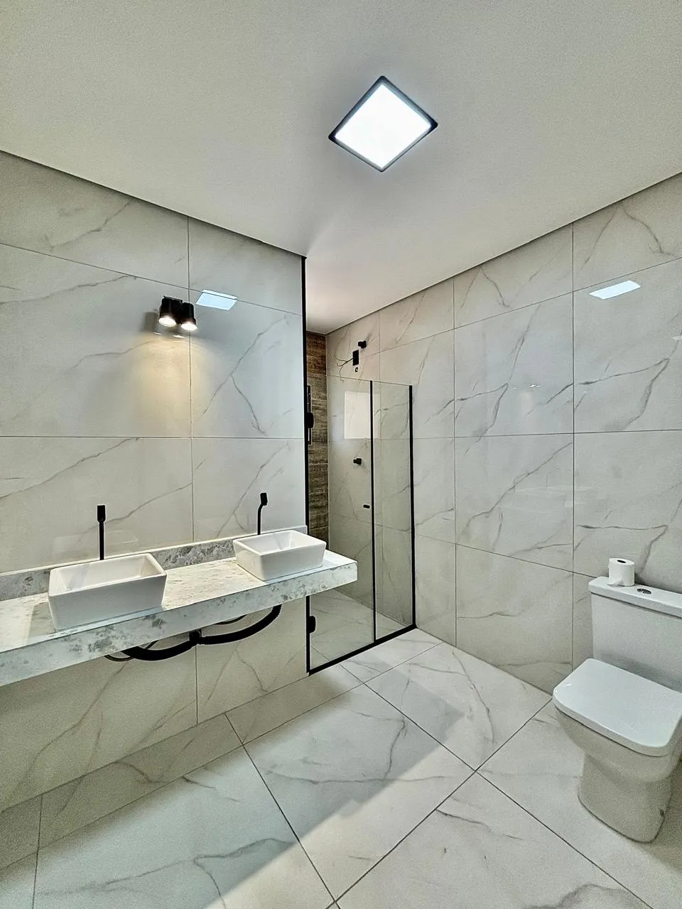 Casa Térrea à Venda com 3 dormitórios sendo 1 suíte e área gourmet com churrasqueira, 140m² em um terreno de 200m² no Condomínio Villagio Wanel em Sorocaba/SP