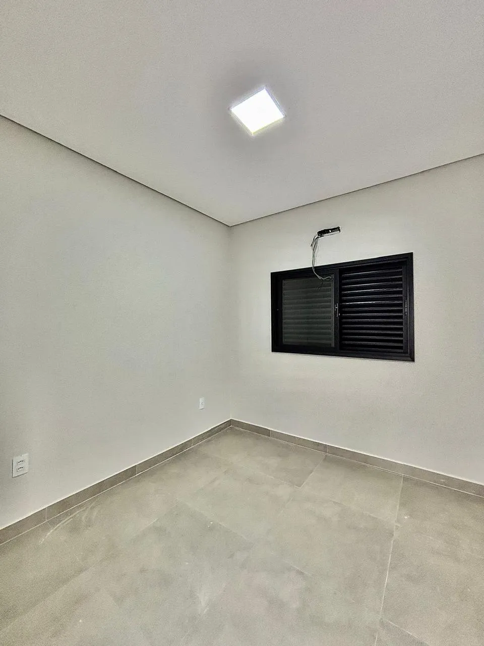 Casa Térrea à Venda com 3 dormitórios sendo 1 suíte e área gourmet com churrasqueira, 132m² em um terreno de 200m² no Condomínio Villagio Wanel em Sorocaba/SP
