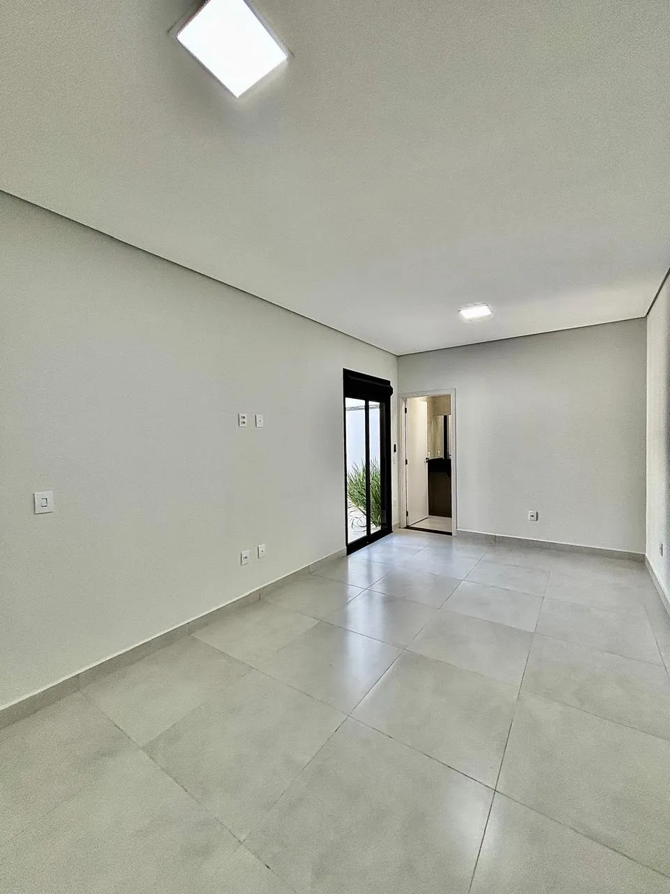 Casa Térrea à Venda com 3 dormitórios sendo 1 suíte e ampla área gourmet com churrasqueira, 143m² em um terreno de 200m² no Condomínio Villagio Wanel em Sorocaba/SP