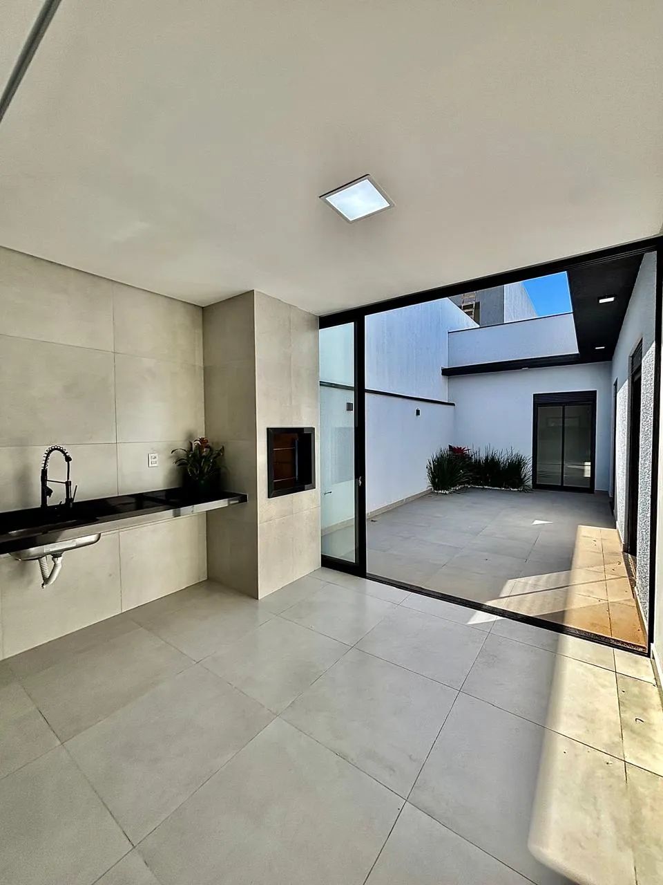 Casa Térrea à Venda com 3 dormitórios sendo 1 suíte e ampla área gourmet com churrasqueira, 143m² em um terreno de 200m² no Condomínio Villagio Wanel em Sorocaba/SP
