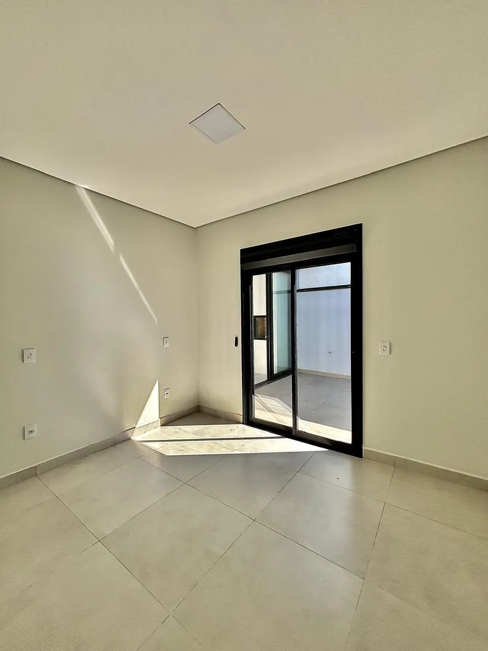 Casa Térrea à Venda com 3 dormitórios sendo 1 suíte e ampla área gourmet com churrasqueira, 143m² em um terreno de 200m² no Condomínio Villagio Wanel em Sorocaba/SP