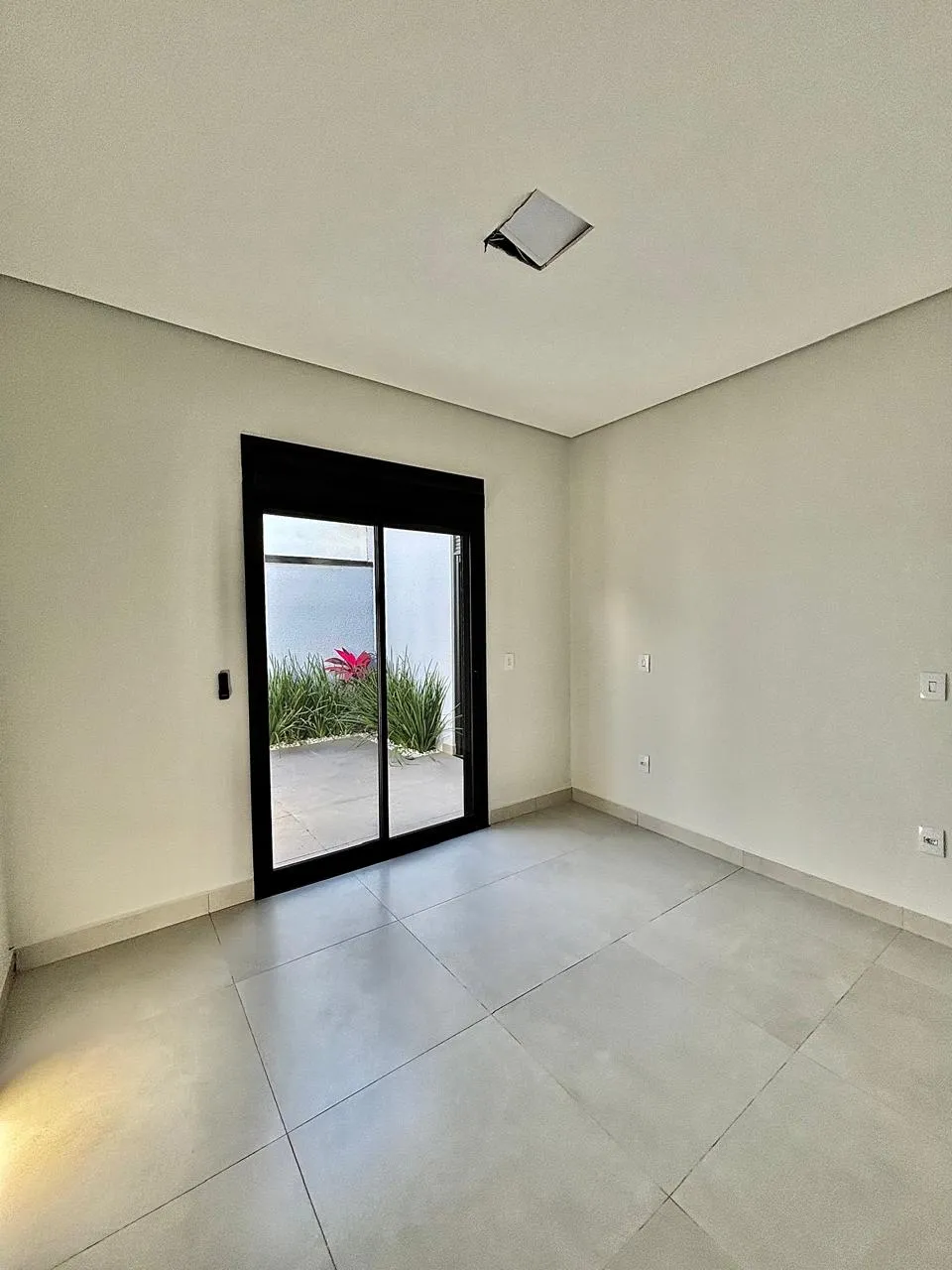 Casa Térrea à Venda com 3 dormitórios sendo 1 suíte e ampla área gourmet com churrasqueira, 143m² em um terreno de 200m² no Condomínio Villagio Wanel em Sorocaba/SP
