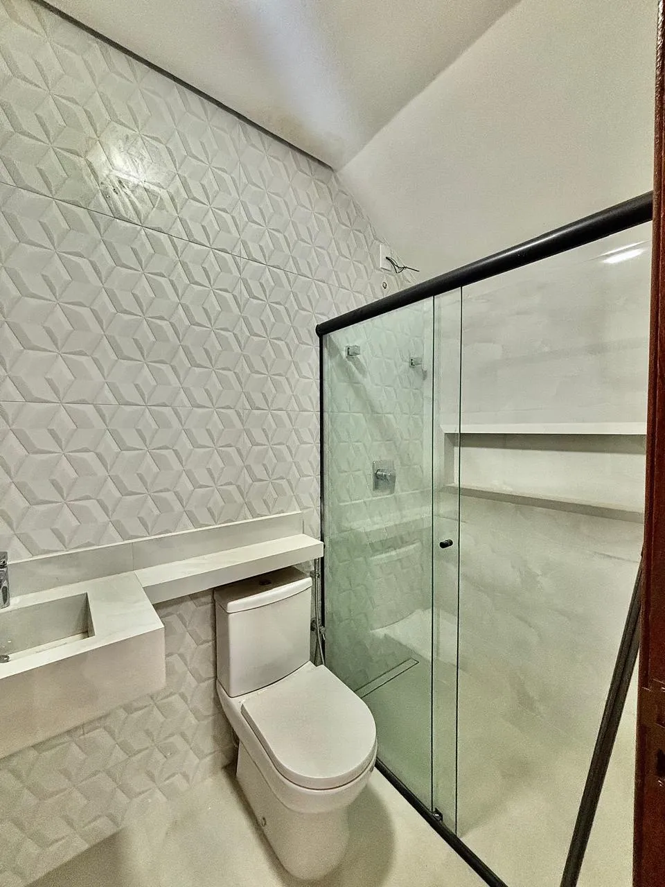 Casa Assobradada à Venda com 3 suítes, escritório, sala de tv e área gourmet com piscina, 219m² em um terreno de 200m² no Condomínio Villagio Wanel em Sorocaba/SP