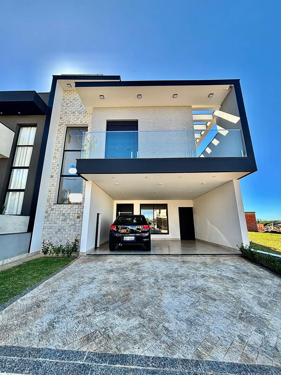 Casa Assobradada à Venda com 3 suítes, escritório, sala de tv e área gourmet com piscina, 219m² em um terreno de 200m² no Condomínio Villagio Wanel em Sorocaba/SP