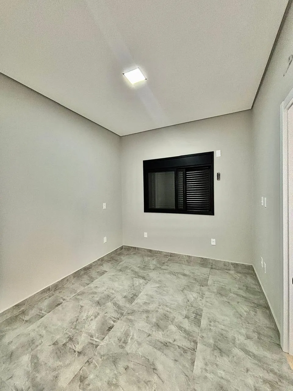 Casa Térrea à Venda com 3 dormitórios sendo 1 suíte e ampla área gourmet com churrasqueira, 135m² em um terreno de 200m² no Condomínio Villagio Wanel em Sorocaba/SP