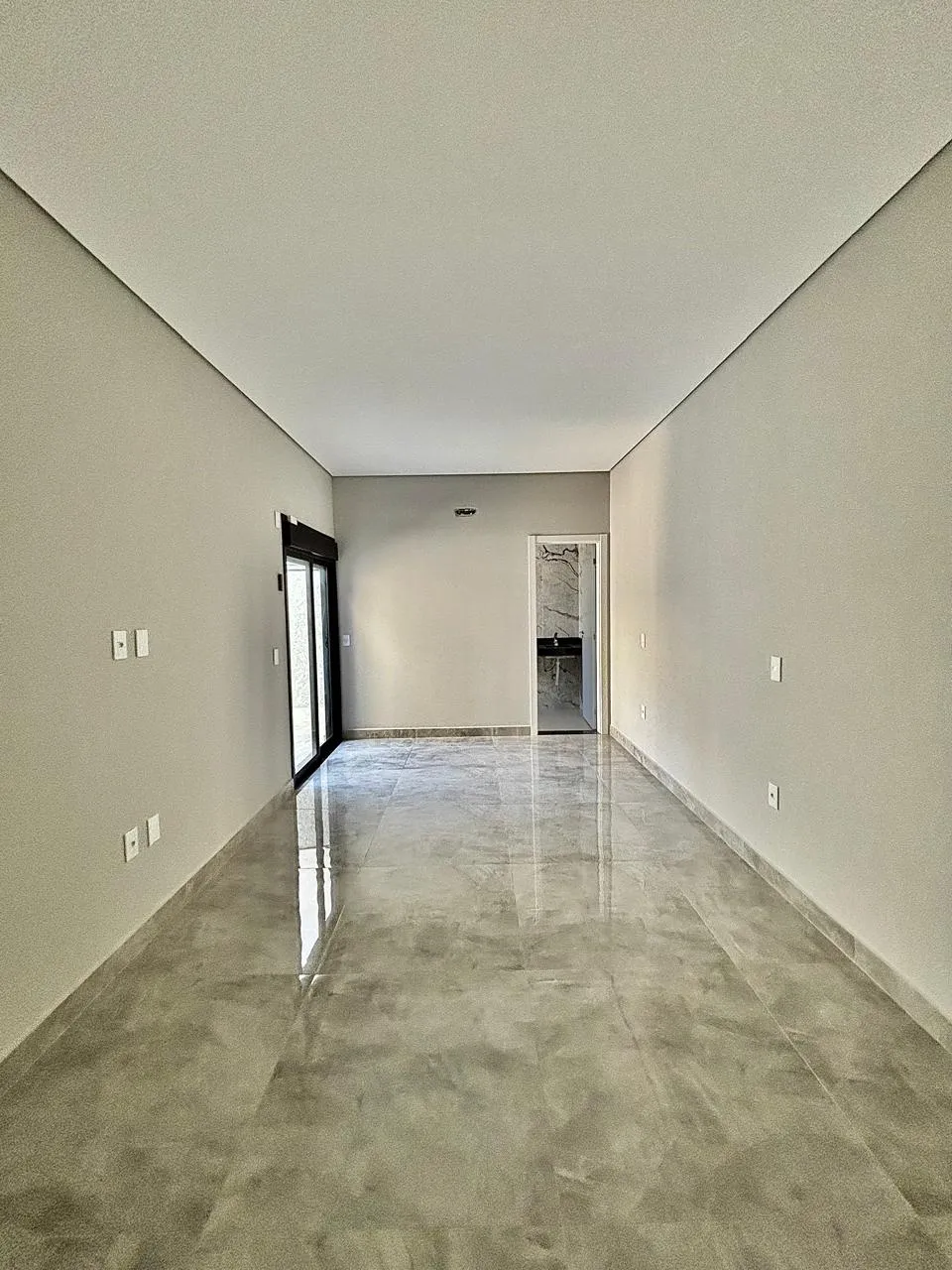 Casa Térrea à Venda com 3 dormitórios sendo 1 suíte e ampla área gourmet com churrasqueira, 135m² em um terreno de 200m² no Condomínio Villagio Wanel em Sorocaba/SP