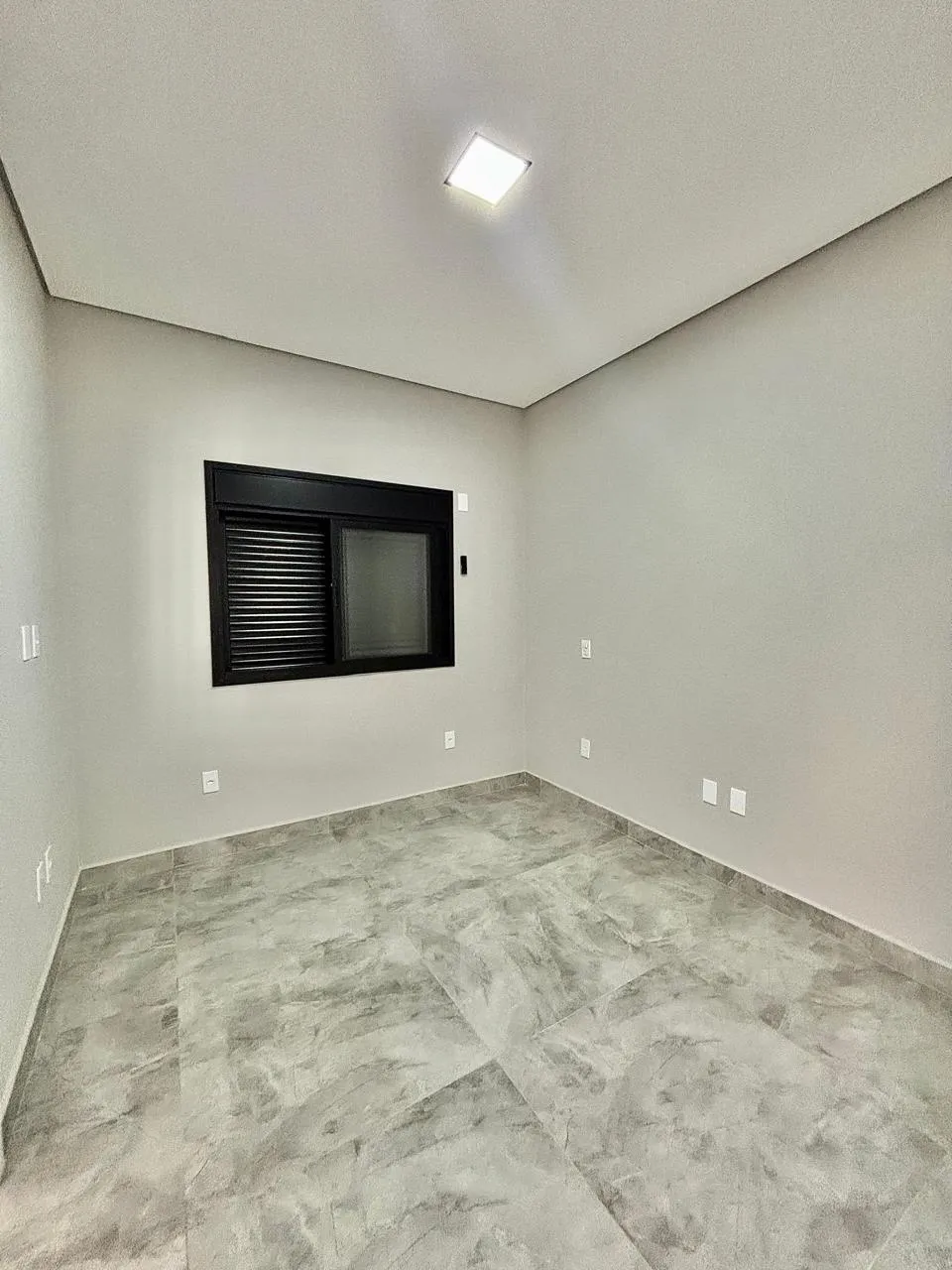 Casa Térrea à Venda com 3 dormitórios sendo 1 suíte e ampla área gourmet com churrasqueira, 135m² em um terreno de 200m² no Condomínio Villagio Wanel em Sorocaba/SP