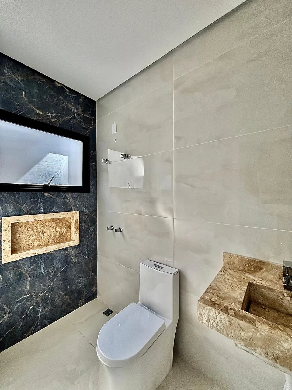 Casa Térrea à Venda com 3 dormitórios sendo 1 suíte e ampla área gourmet com churrasqueira, 135m² em um terreno de 200m² no Condomínio Villagio Wanel em Sorocaba/SP