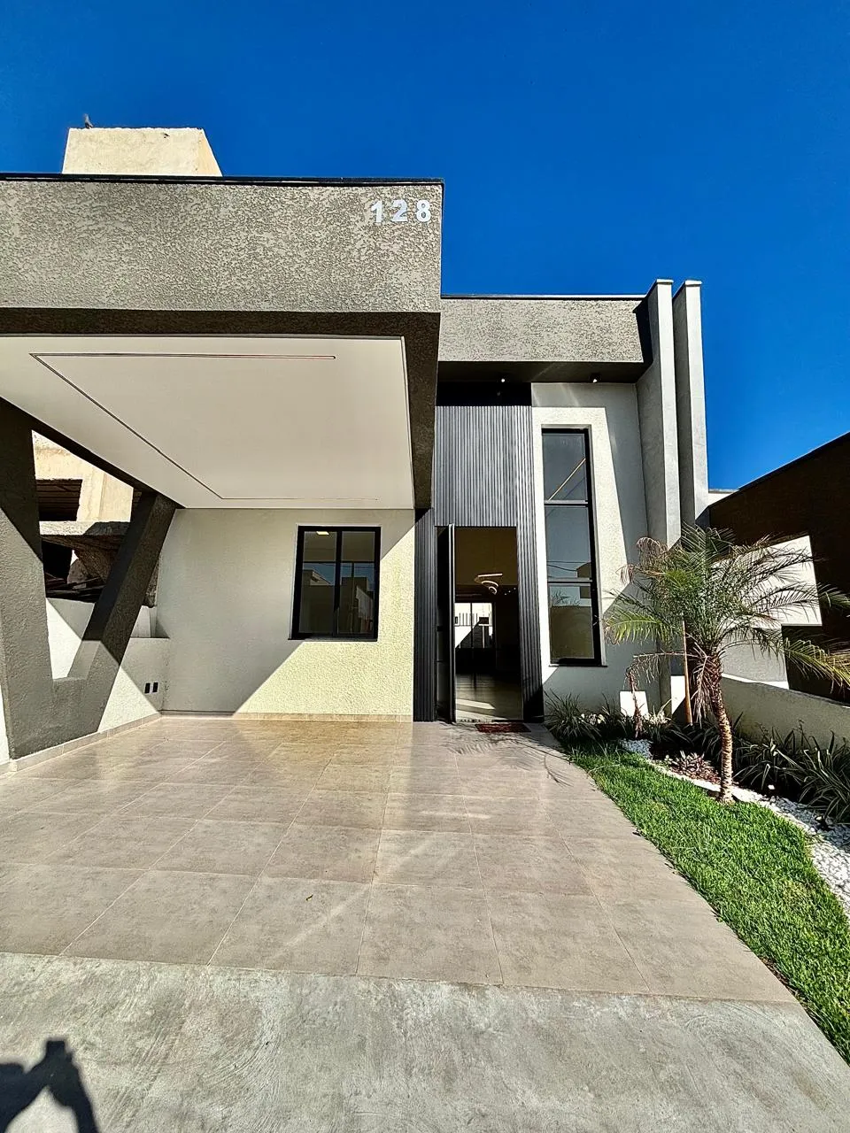 Casa Térrea à Venda com 3 dormitórios sendo 1 suíte e ampla área gourmet com piscina, 125m² em um terreno de 154m² no Condomínio Horto Florestal Villagio em Sorocaba/SP