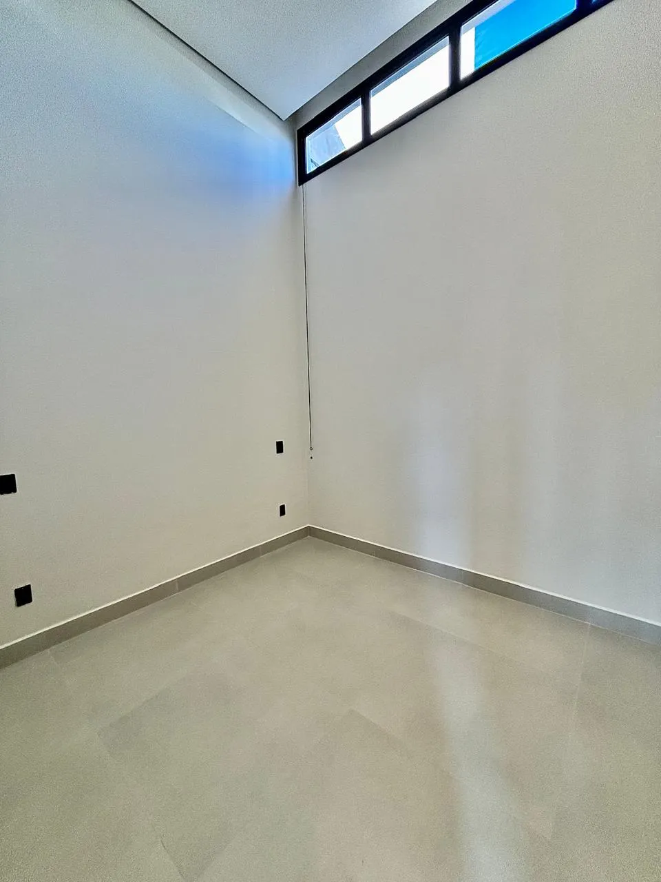 Casa Térrea à Venda com 3 dormitórios sendo 1 suíte e ampla área gourmet com piscina, 125m² em um terreno de 154m² no Condomínio Horto Florestal Villagio em Sorocaba/SP