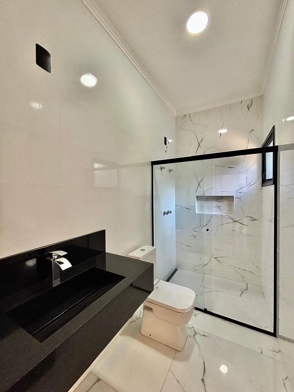 Casa Térrea à Venda com 3 suítes, escritório e ampla área gourmet com churrasqueira, 145m² em um terreno de 200m² no Condomínio Helena Maria em Sorocaba/SP