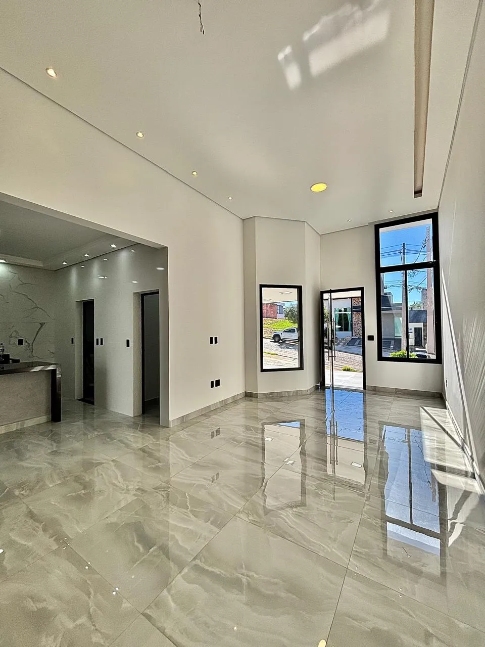 Casa Térrea à Venda com 3 suítes, escritório e ampla área gourmet com churrasqueira, 145m² em um terreno de 200m² no Condomínio Helena Maria em Sorocaba/SP