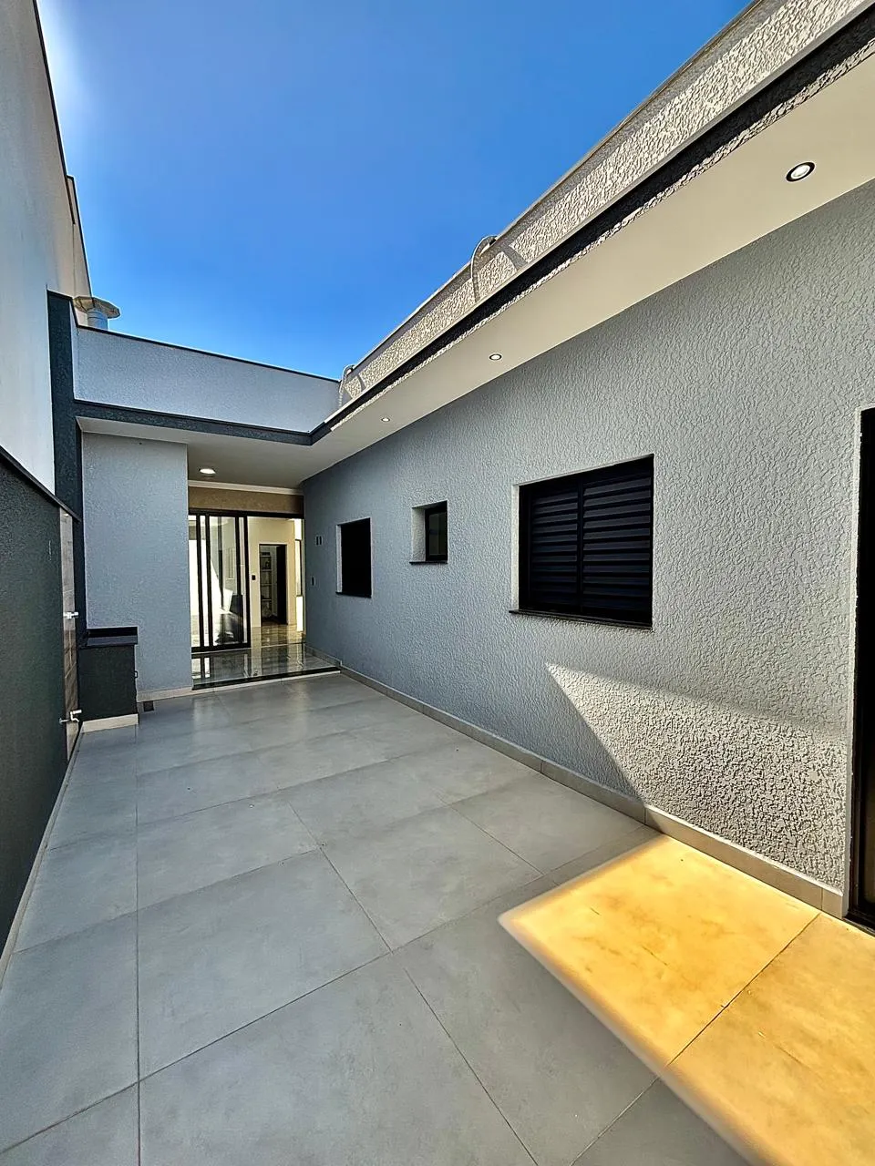 Casa Térrea à Venda com 3 suítes, escritório e ampla área gourmet com churrasqueira, 145m² em um terreno de 200m² no Condomínio Helena Maria em Sorocaba/SP