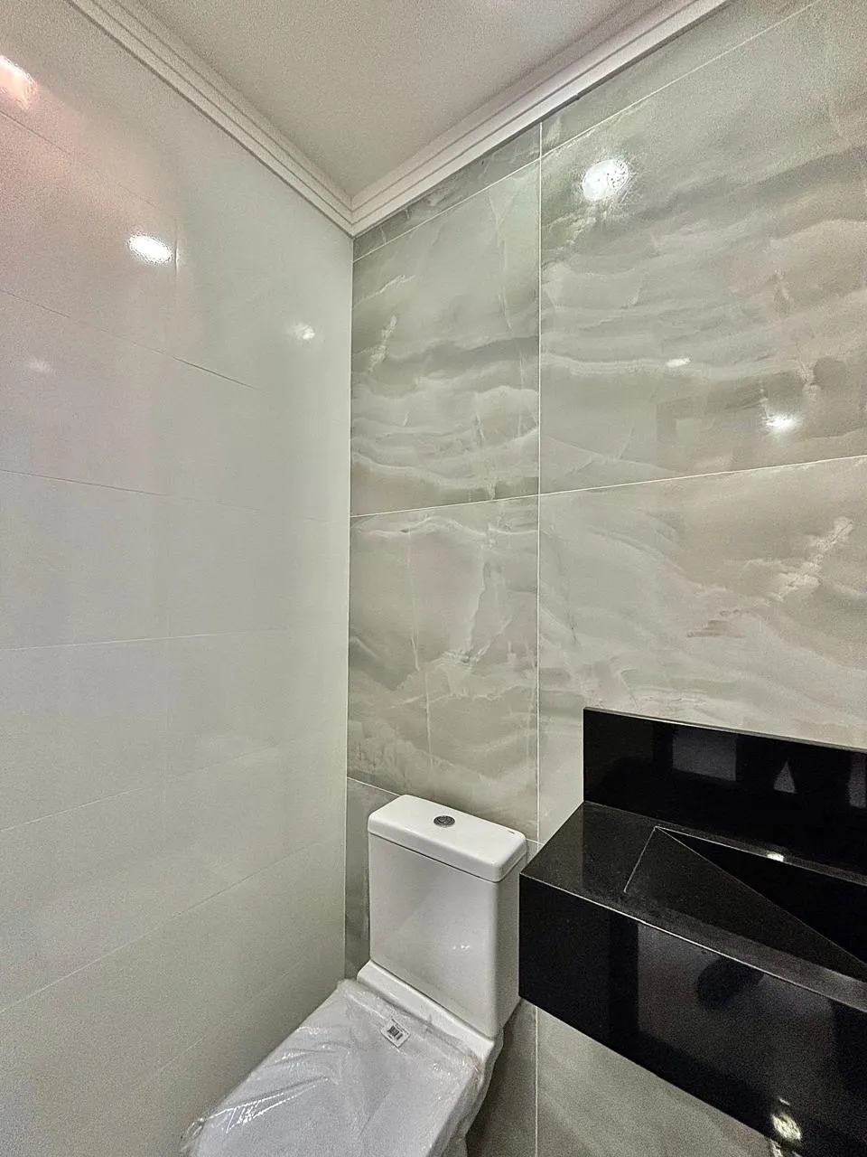 Casa Térrea à Venda com 3 suítes, escritório e ampla área gourmet com churrasqueira, 145m² em um terreno de 200m² no Condomínio Helena Maria em Sorocaba/SP