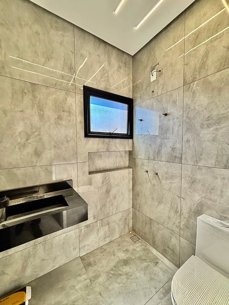 Casa Térrea à Venda com 3 dormitórios sendo 1 suíte e ampla área gourmet com piscina, 133m² em um terreno de 200m² no Condomínio Villagio Milano em Sorocaba/SP