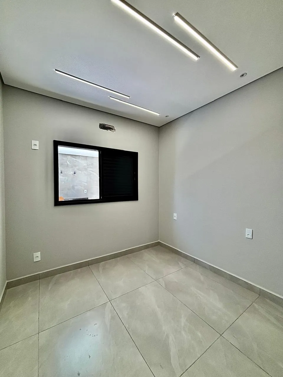 Casa Térrea à Venda com 3 dormitórios sendo 1 suíte e ampla área gourmet com piscina, 133m² em um terreno de 200m² no Condomínio Villagio Milano em Sorocaba/SP