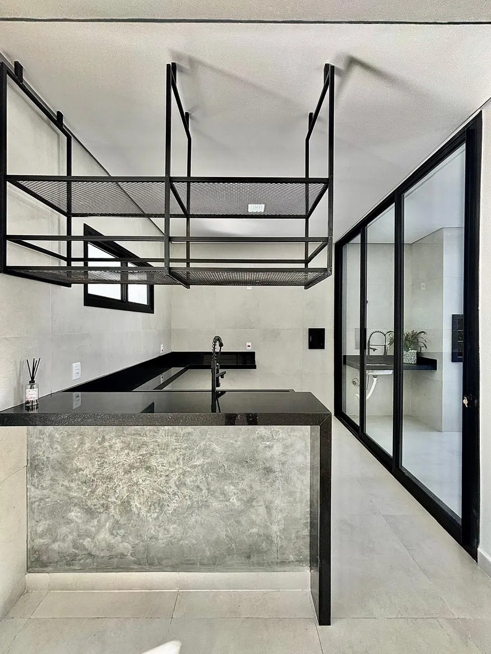 Casa Térrea à Venda com 3 dormitórios sendo 1 suíte e ampla área gourmet com churrasqueira, 105m² em um terreno de 154m² no Condomínio Villagio Ipanema 1 em Sorocaba/SP