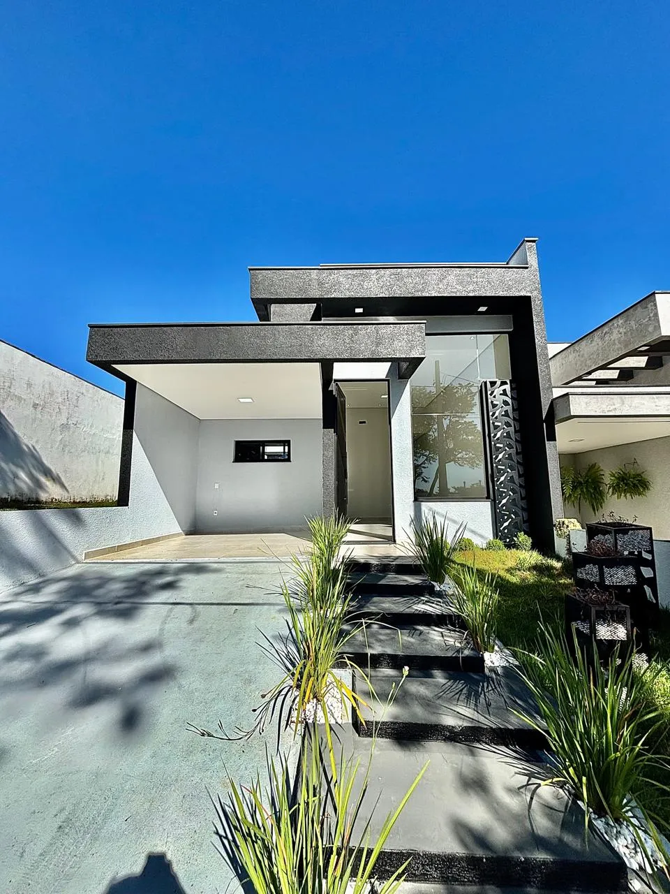 Casa Térrea à Venda com 3 dormitórios sendo 1 suíte e ampla área gourmet com churrasqueira, 105m² em um terreno de 154m² no Condomínio Villagio Ipanema 1 em Sorocaba/SP